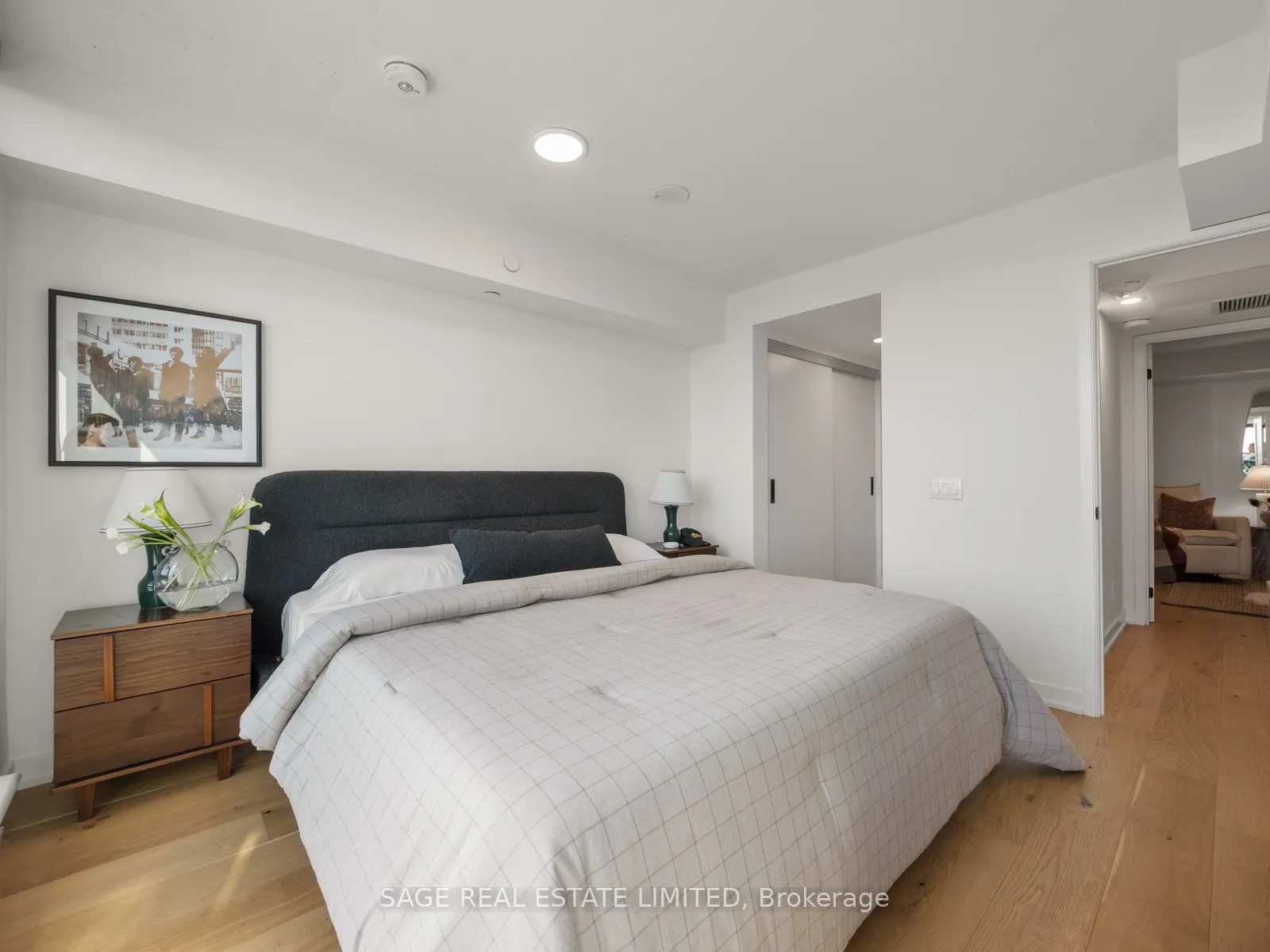 899 College Street W, #PH 621