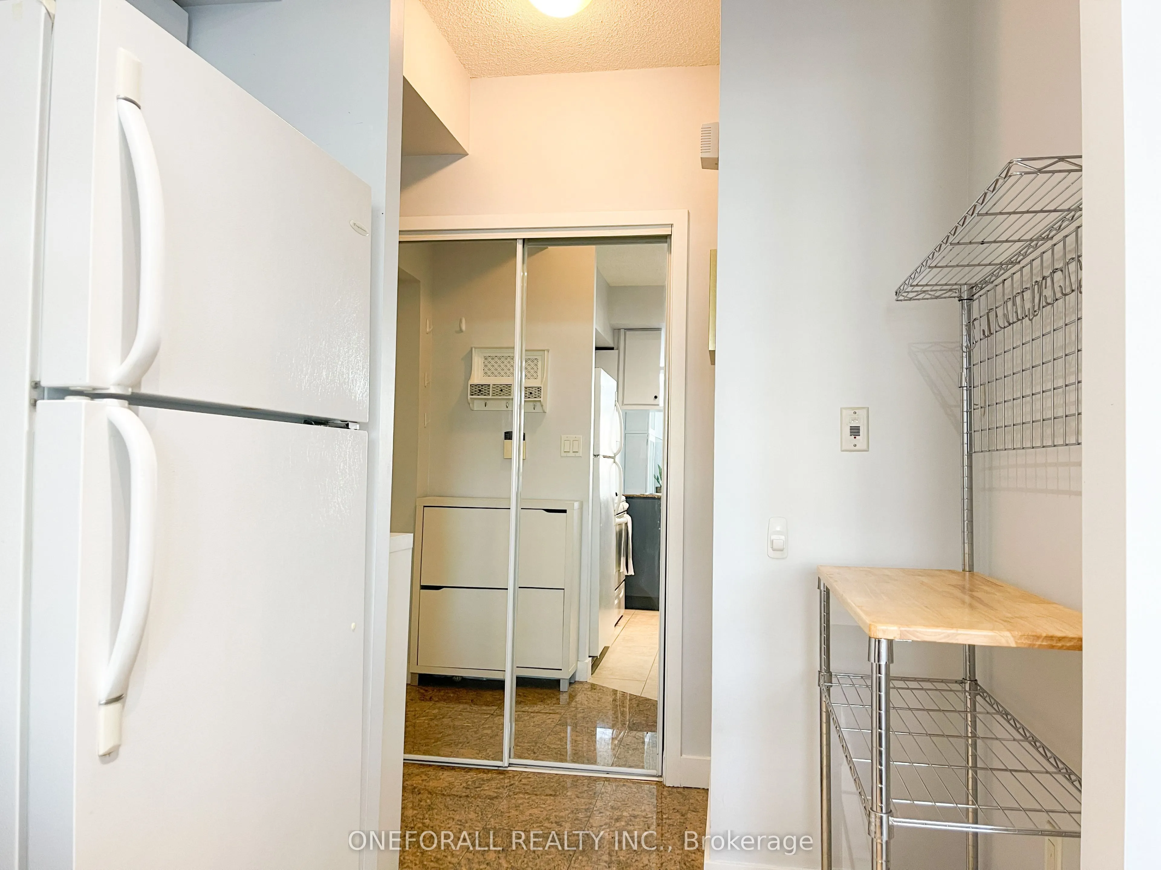 10 Navy Wharf Court, #1605