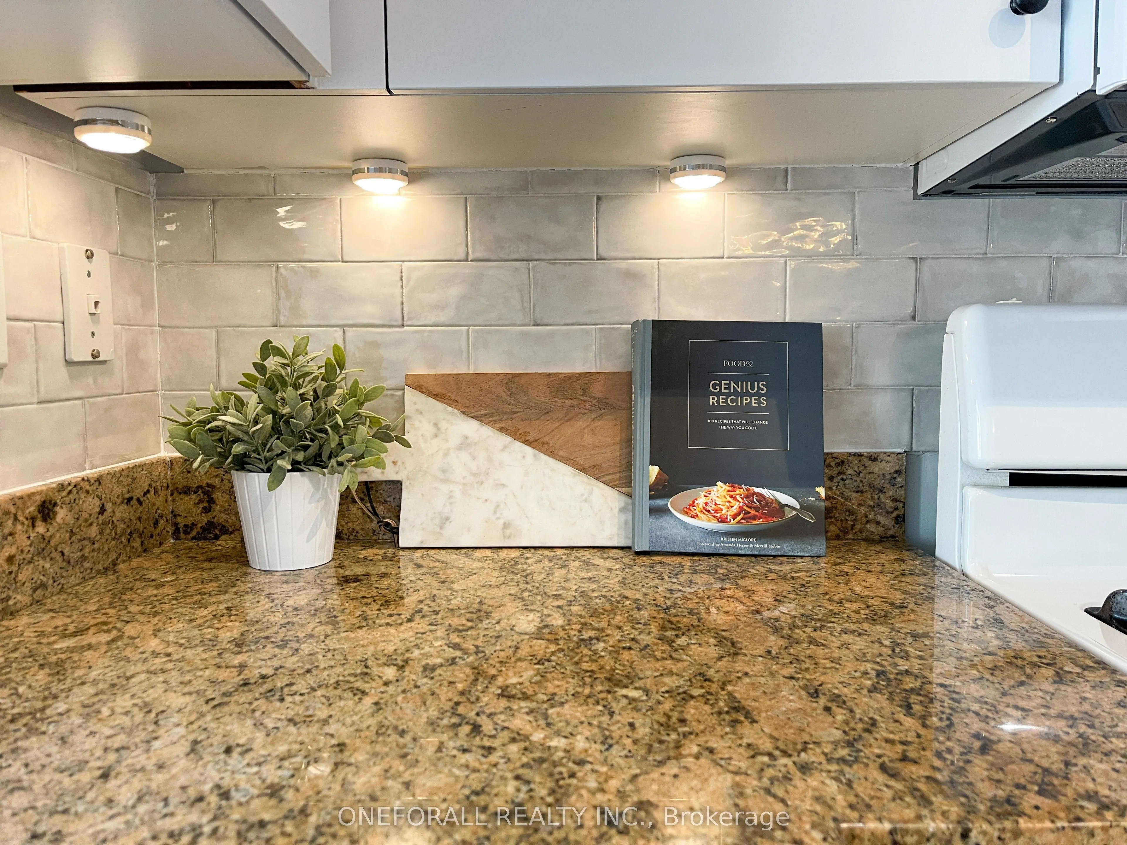 10 Navy Wharf Court, #1605