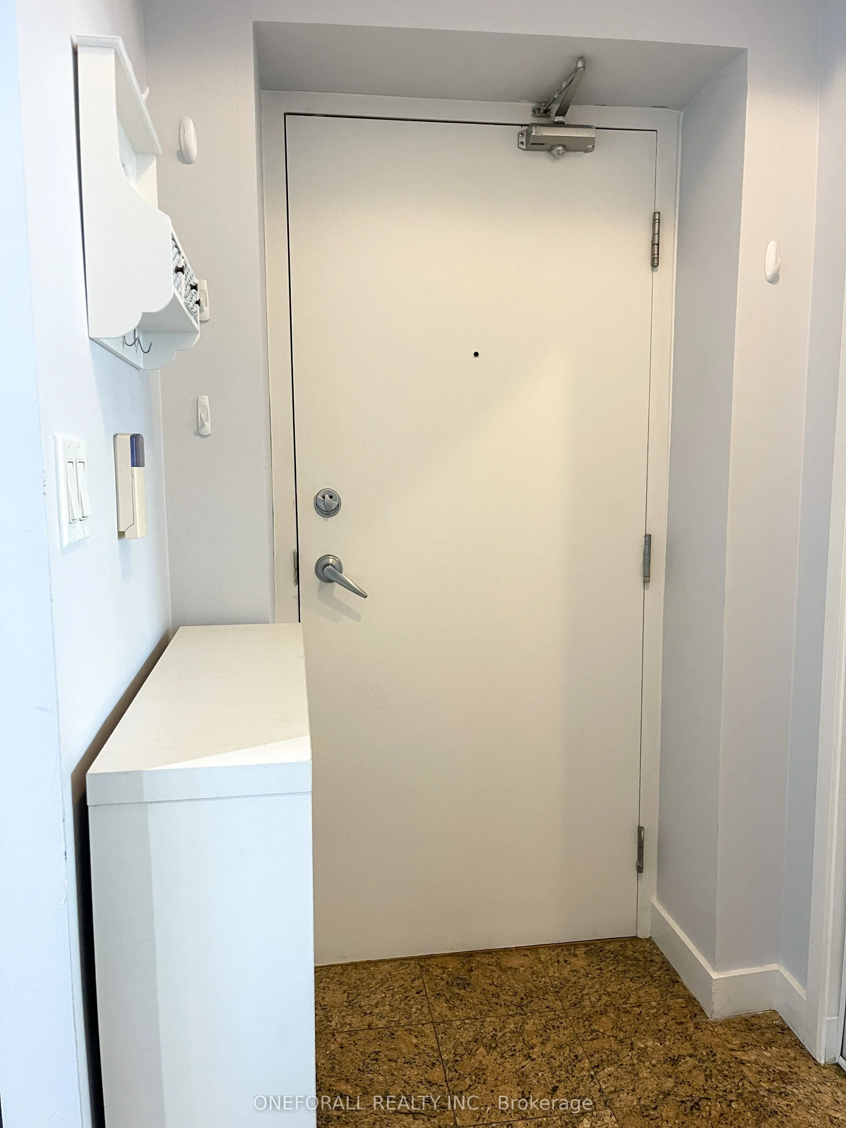 10 Navy Wharf Court, #1605