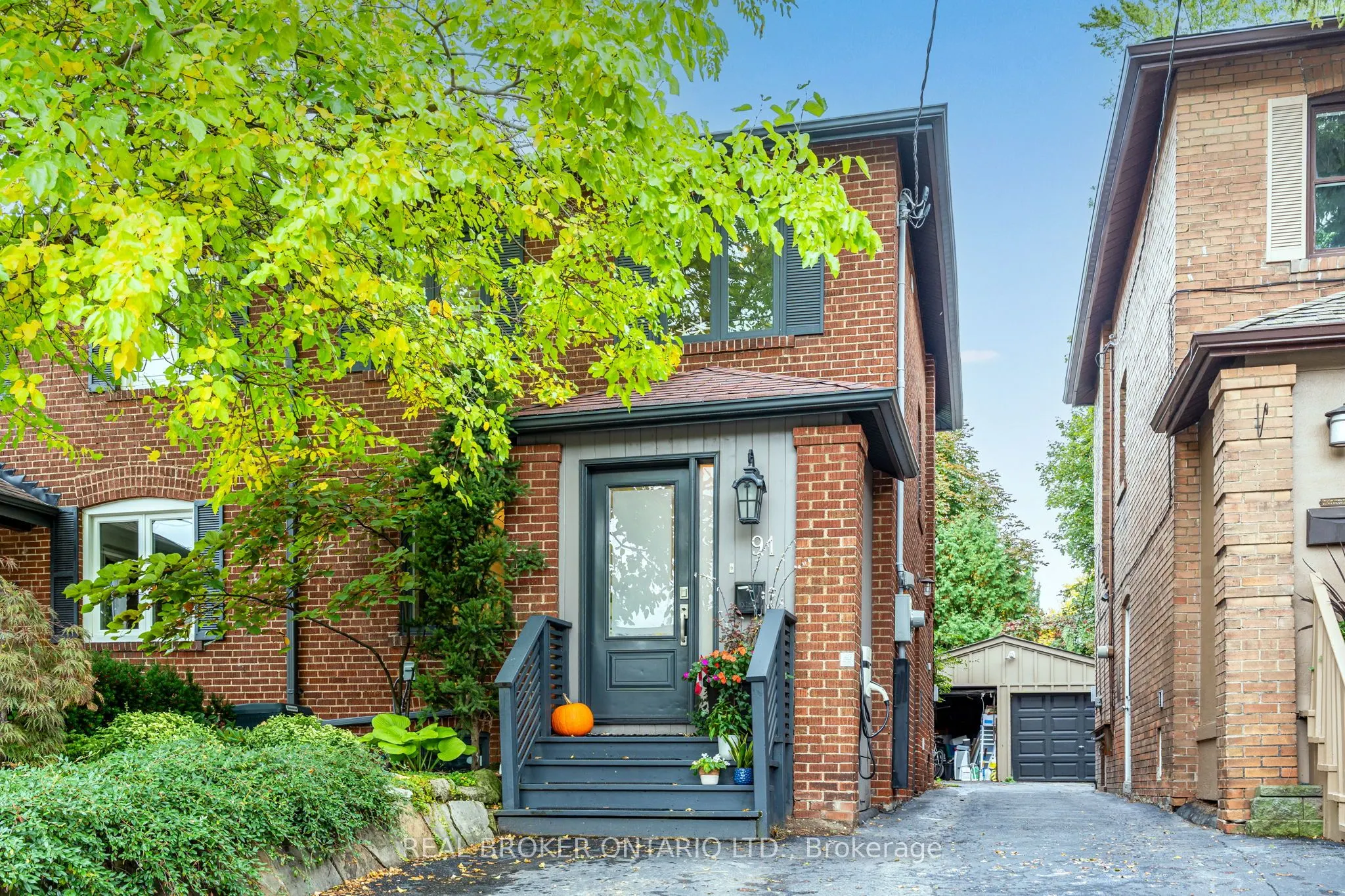 91 Lawrence Avenue