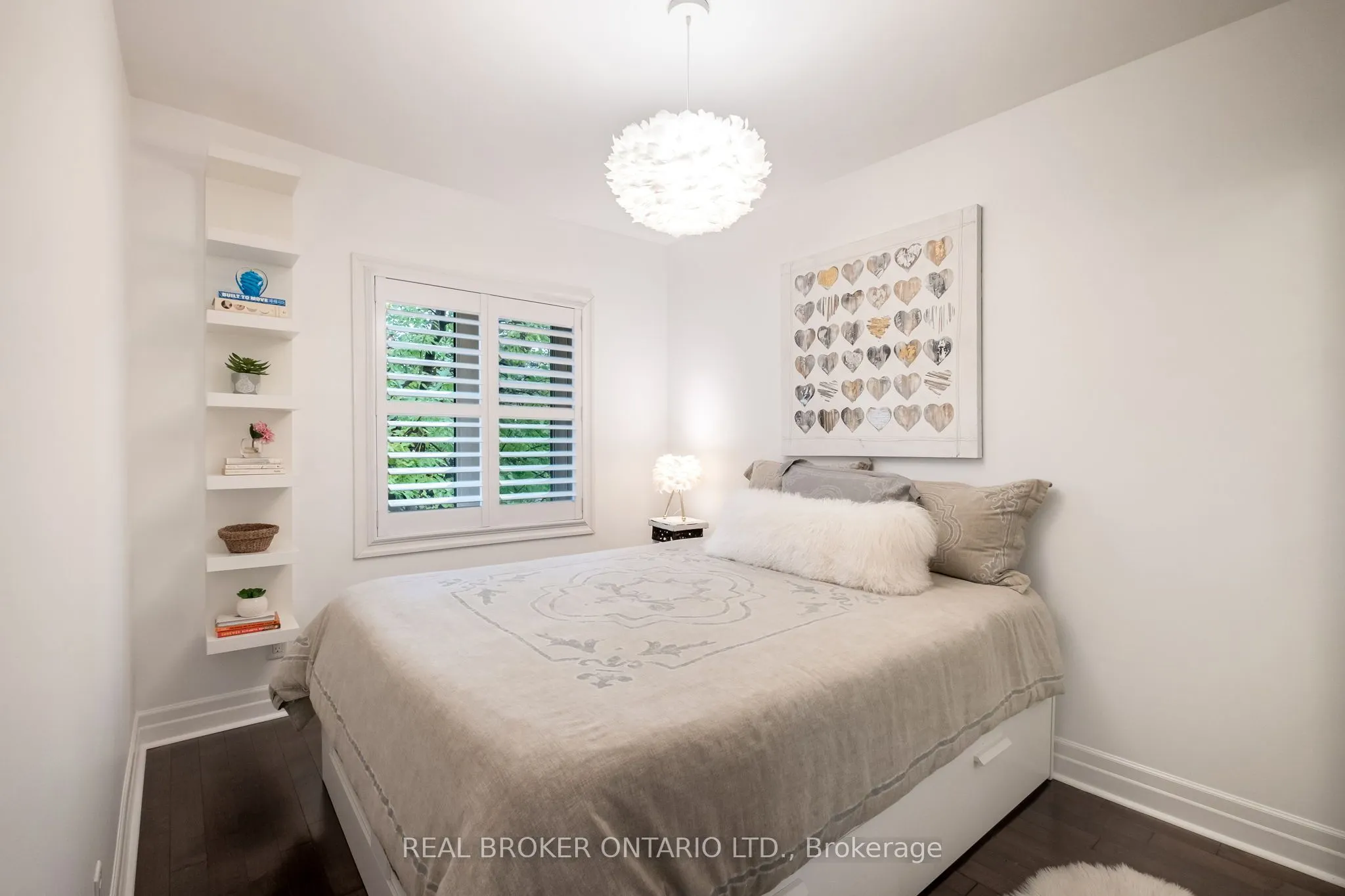 91 Lawrence Avenue