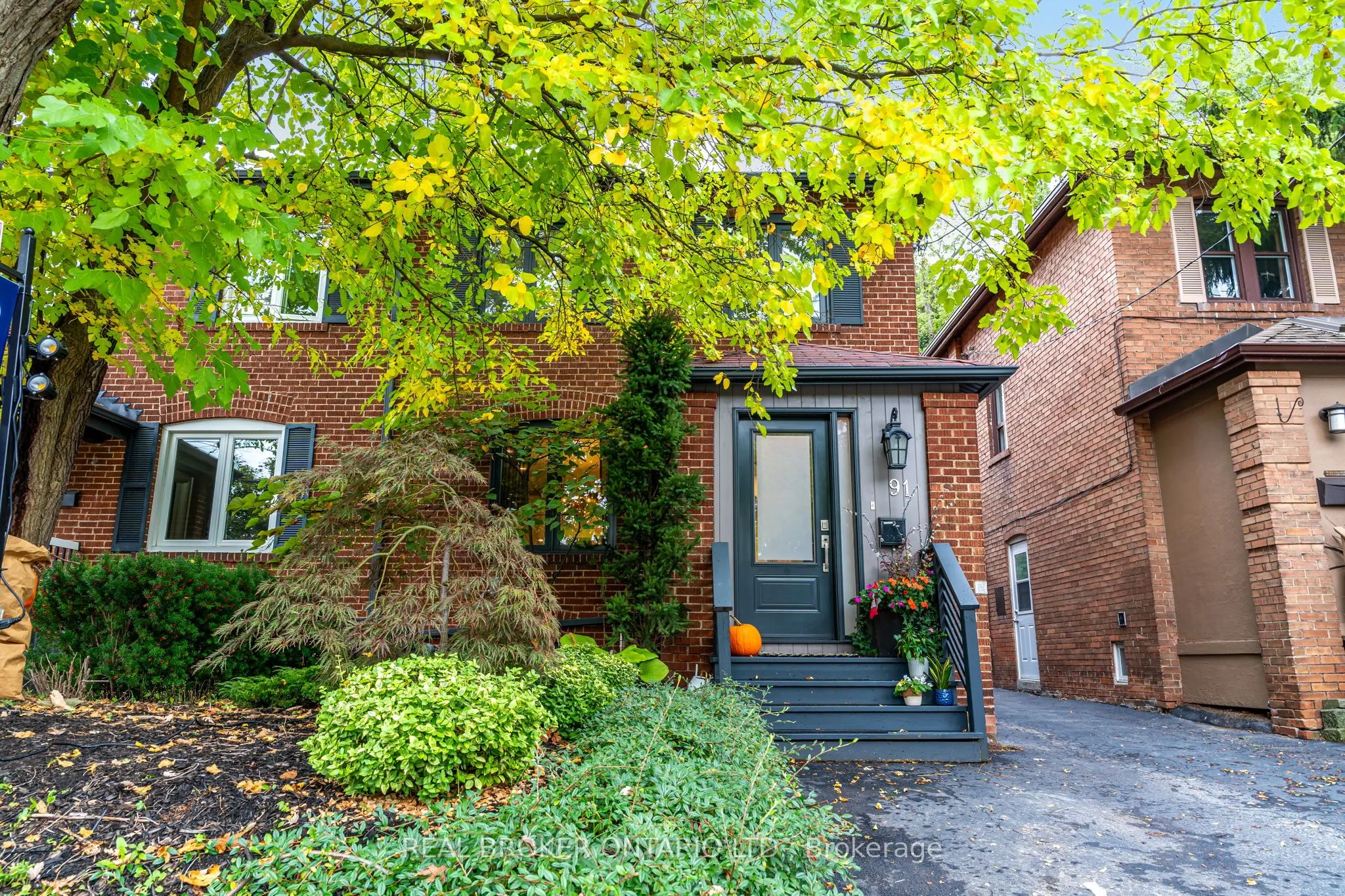 91 Lawrence Avenue