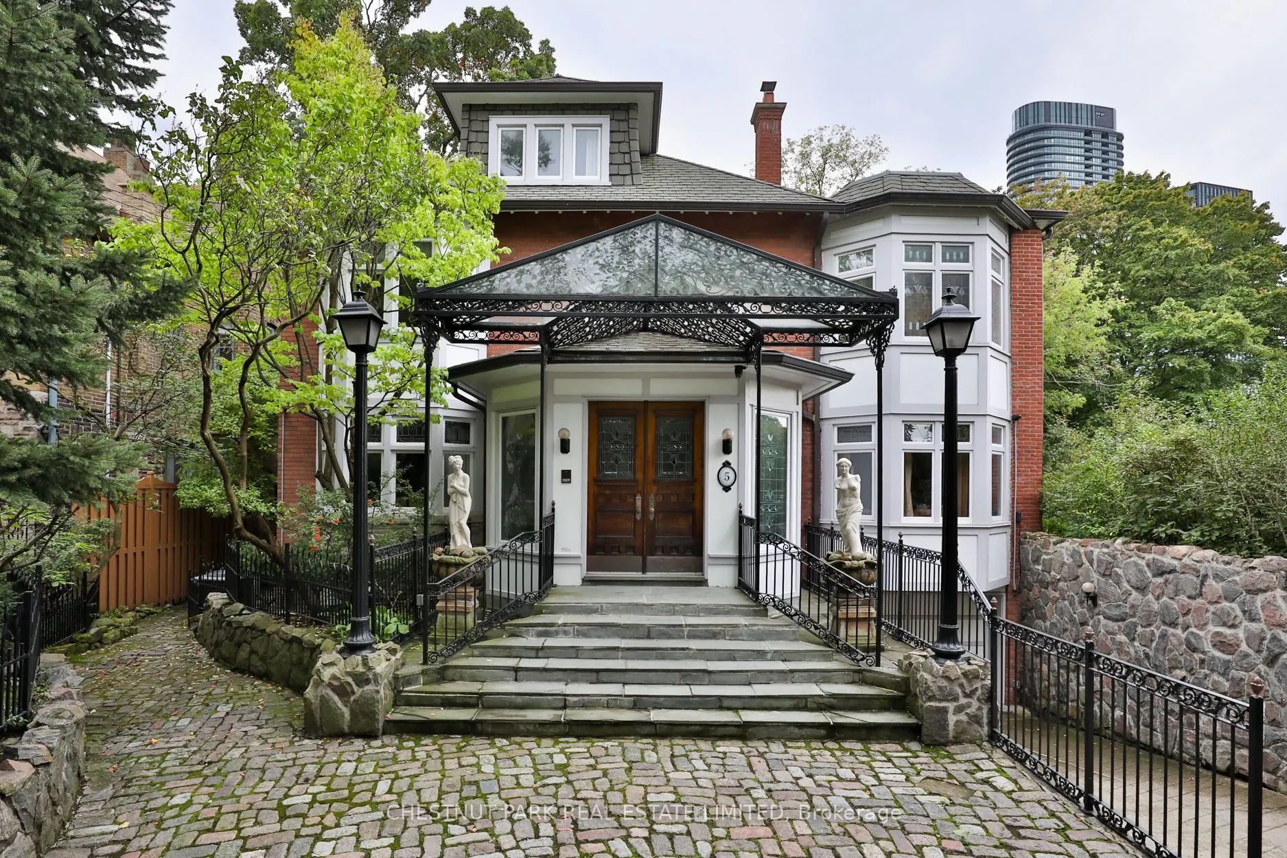 5 Castle Frank Crescent