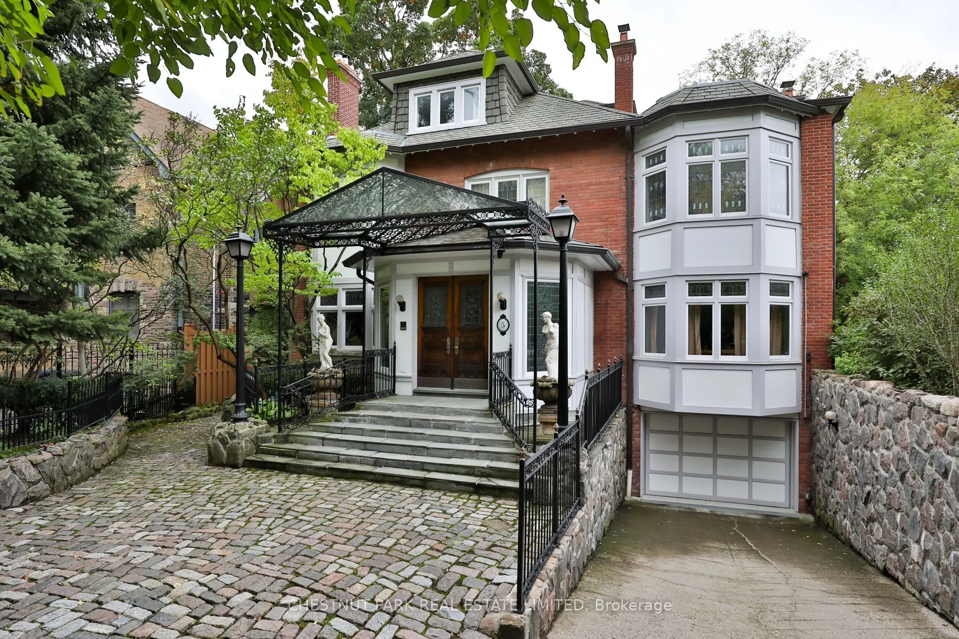 5 Castle Frank Crescent