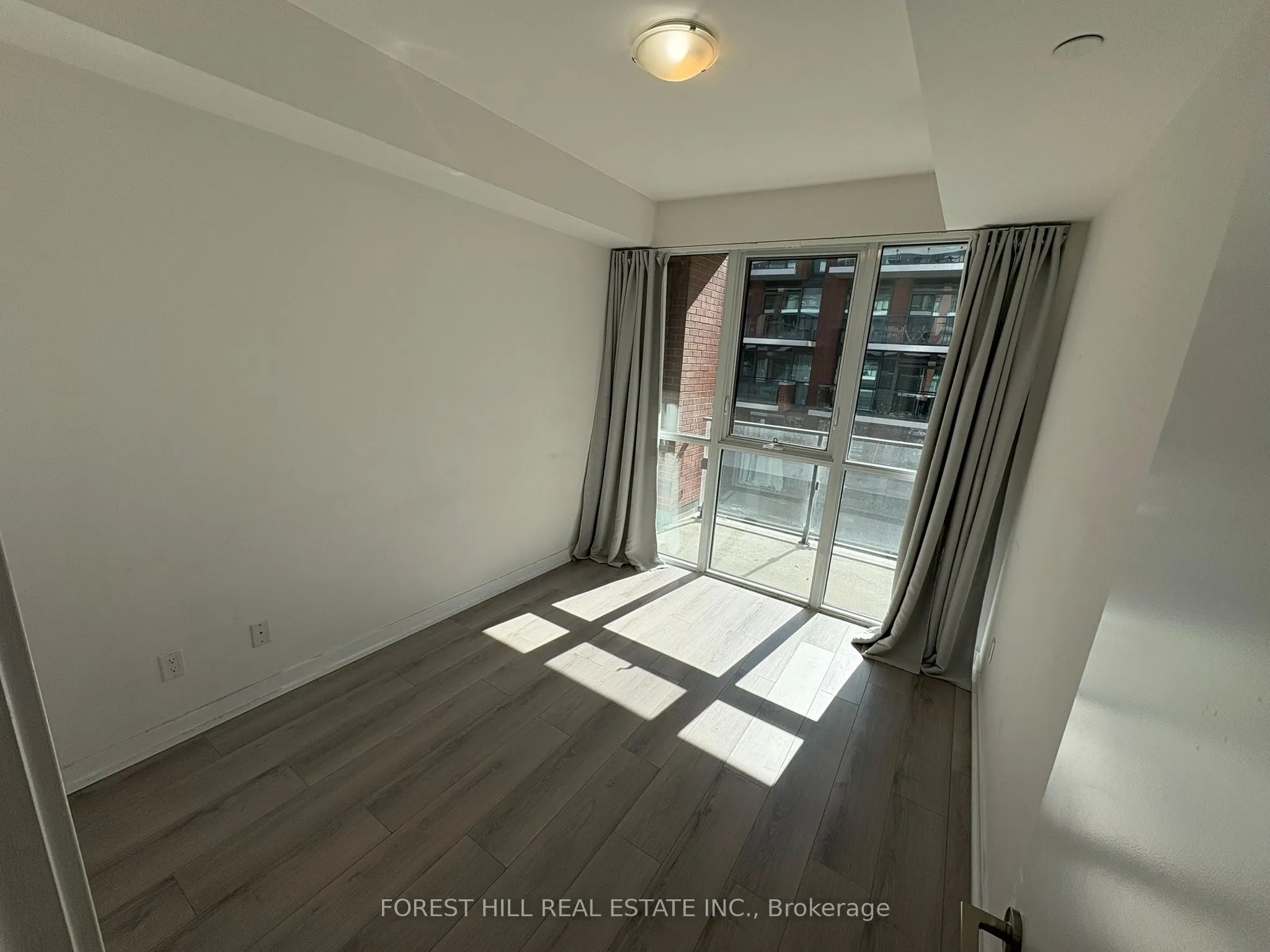 50 Bruyeres Mews, #520