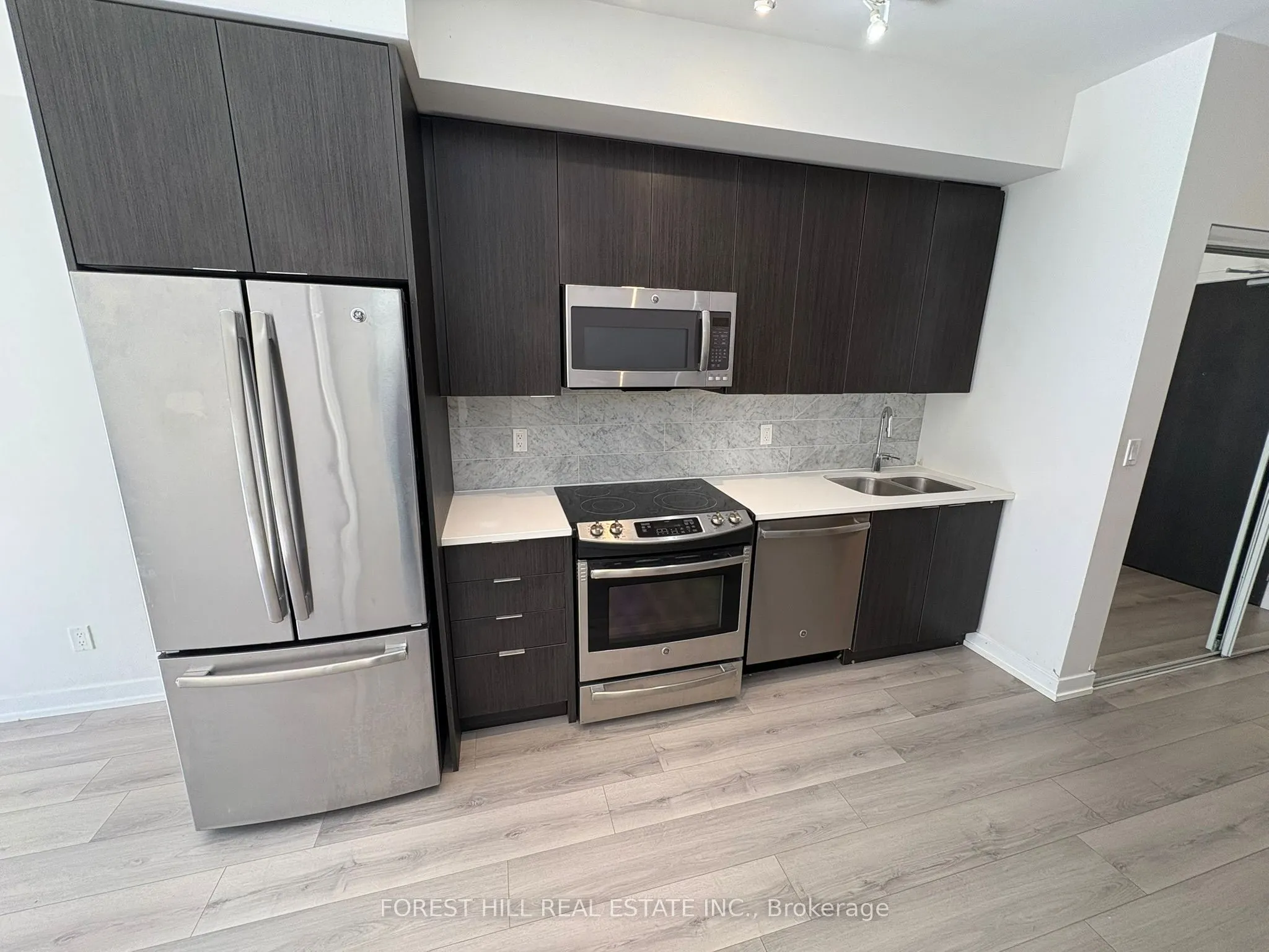 50 Bruyeres Mews, #520