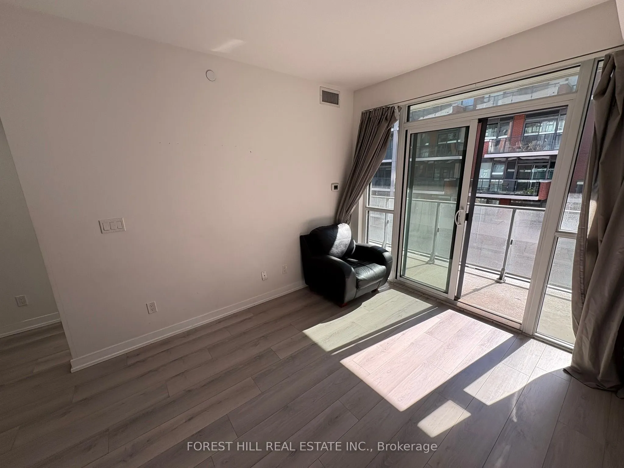 50 Bruyeres Mews, #520