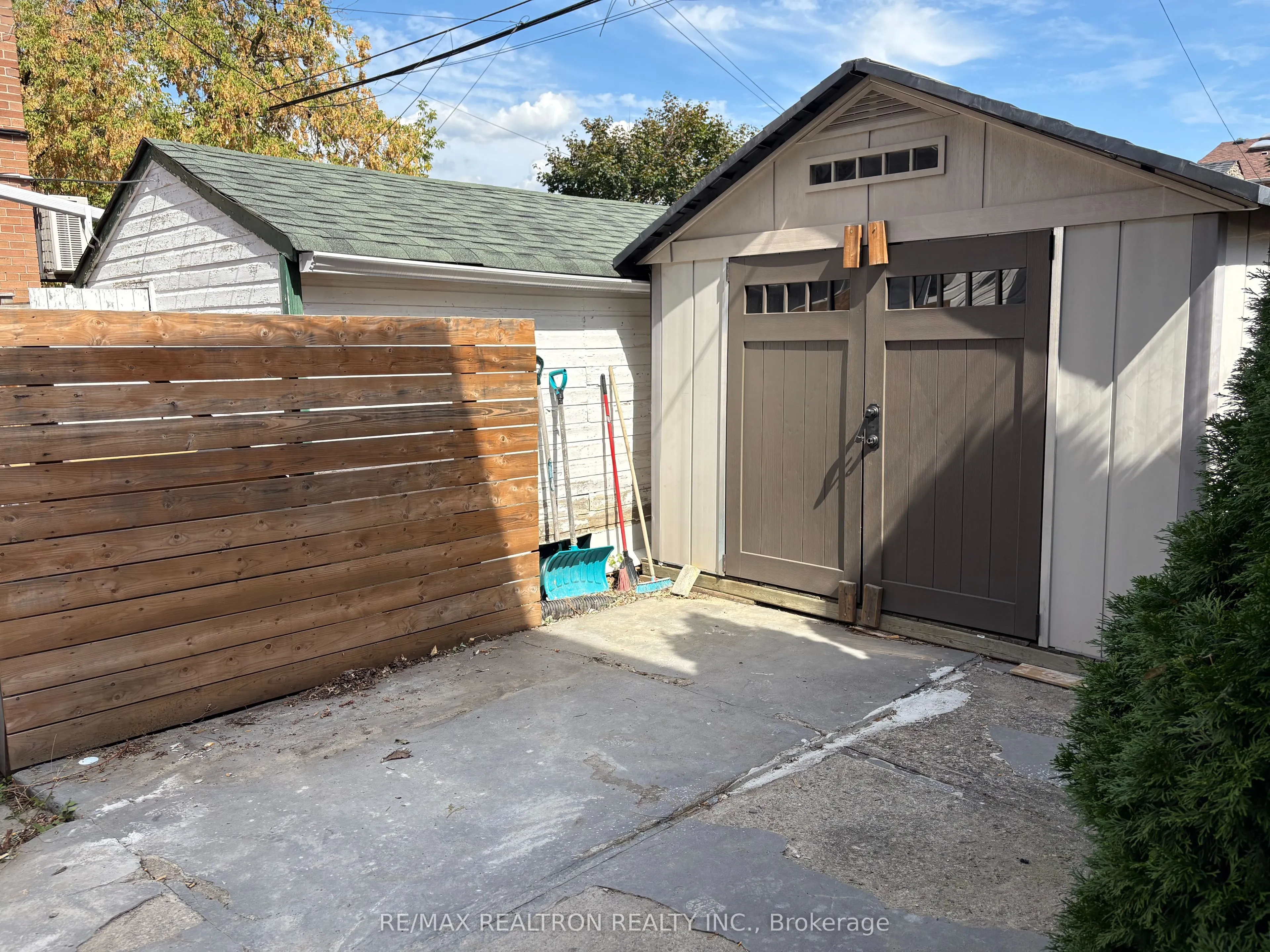 221 Winnett Avenue