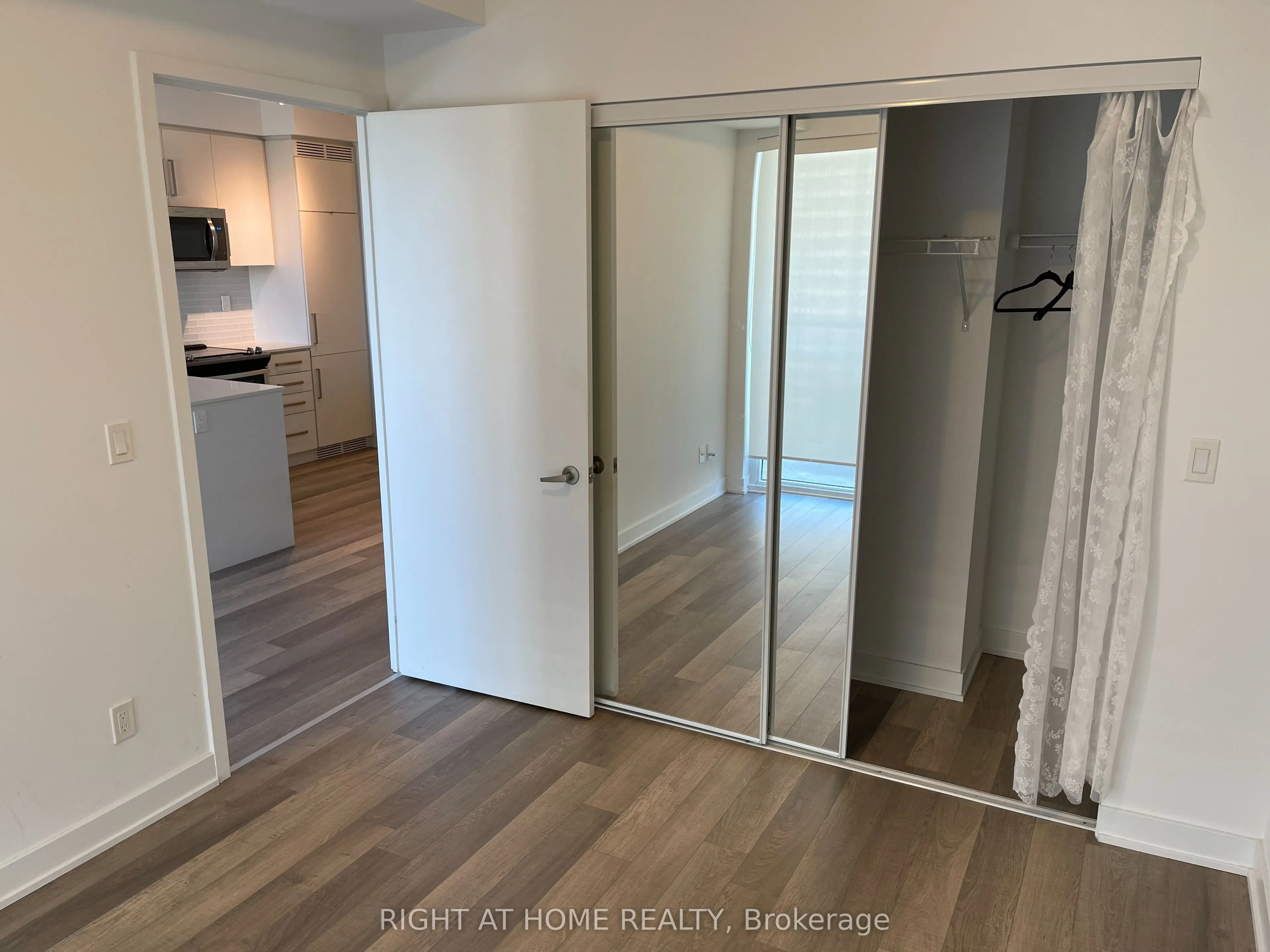 5180 yonge Street, #606