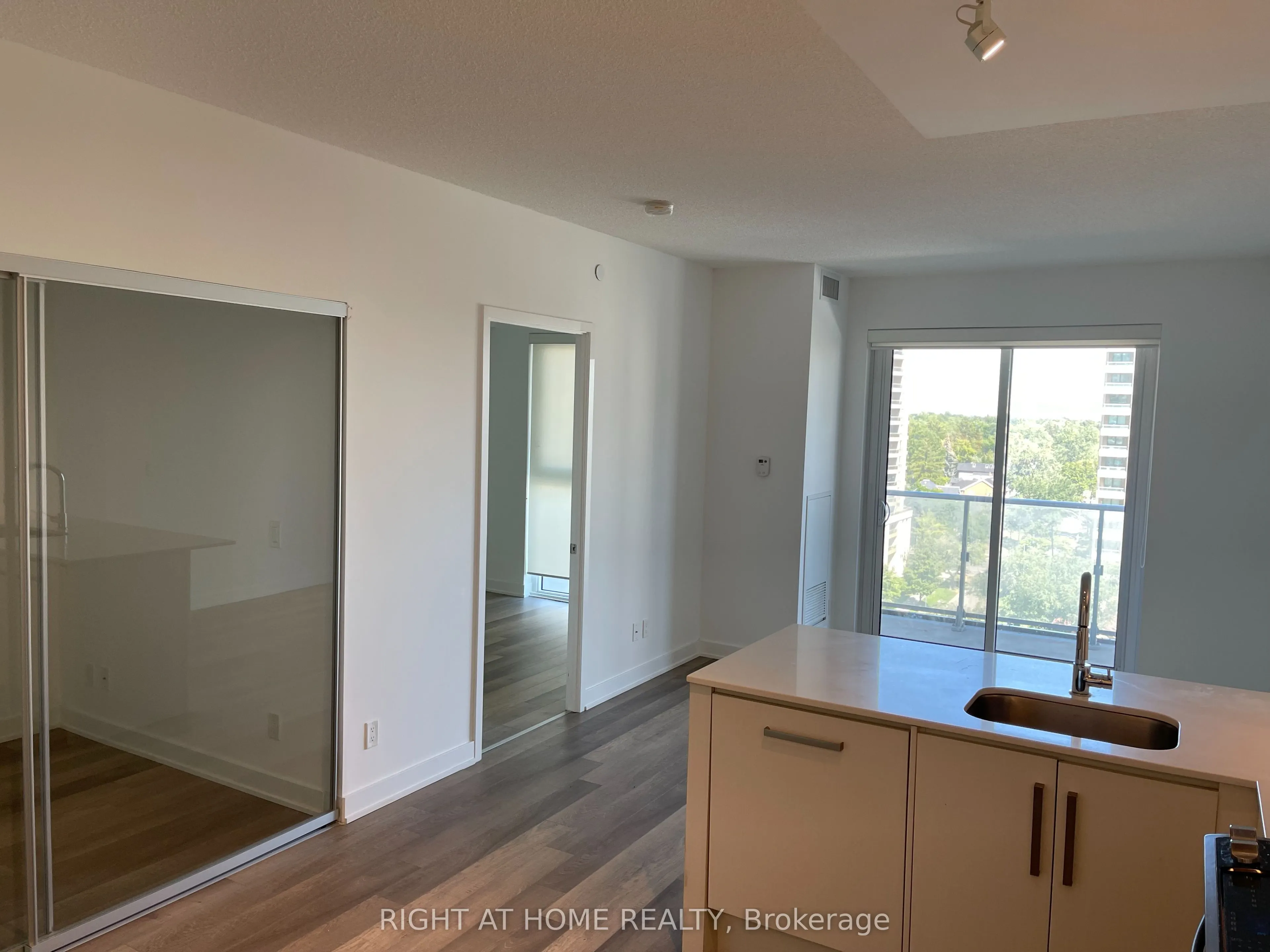 5180 yonge Street, #606