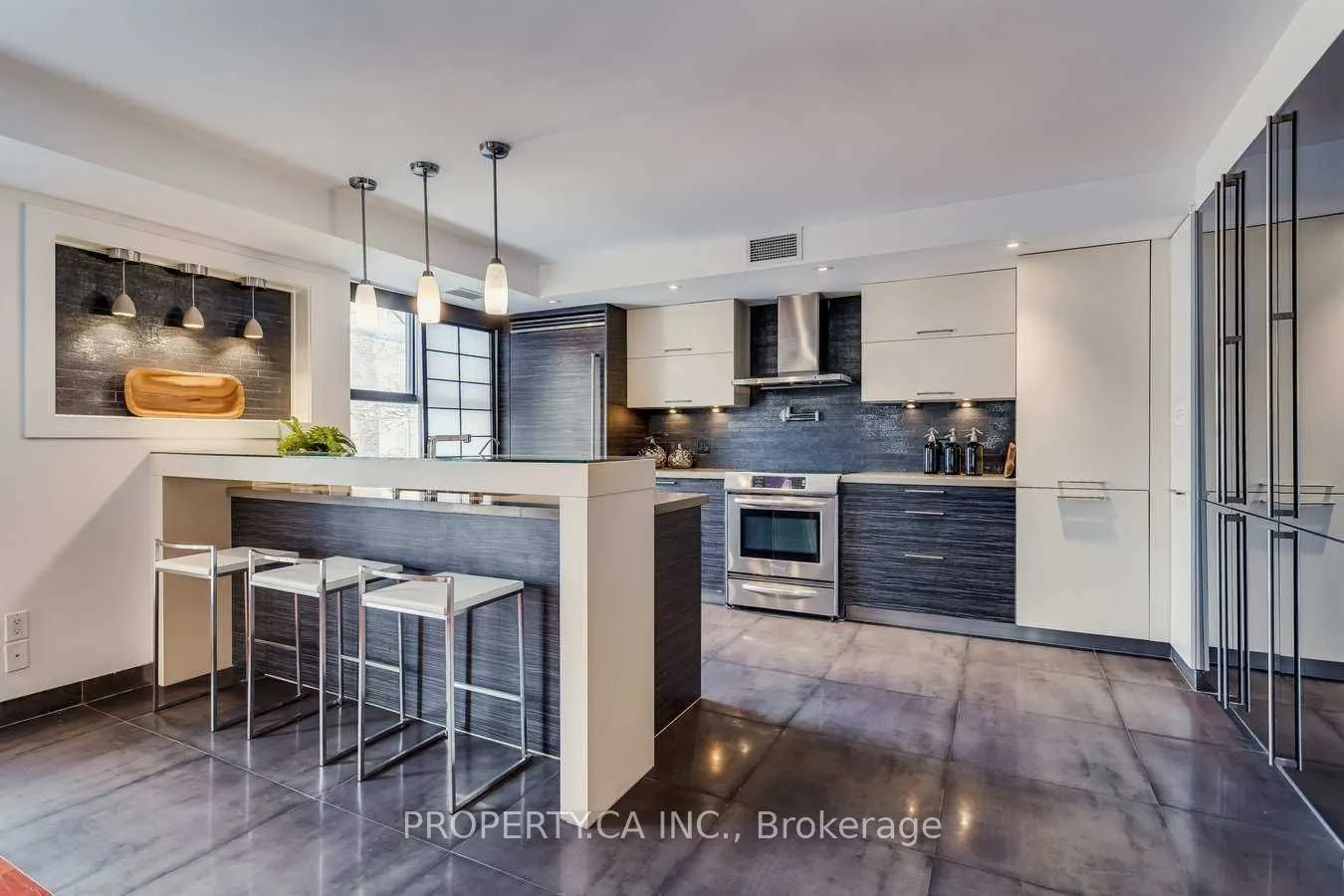 349 St Clair Avenue W, #403