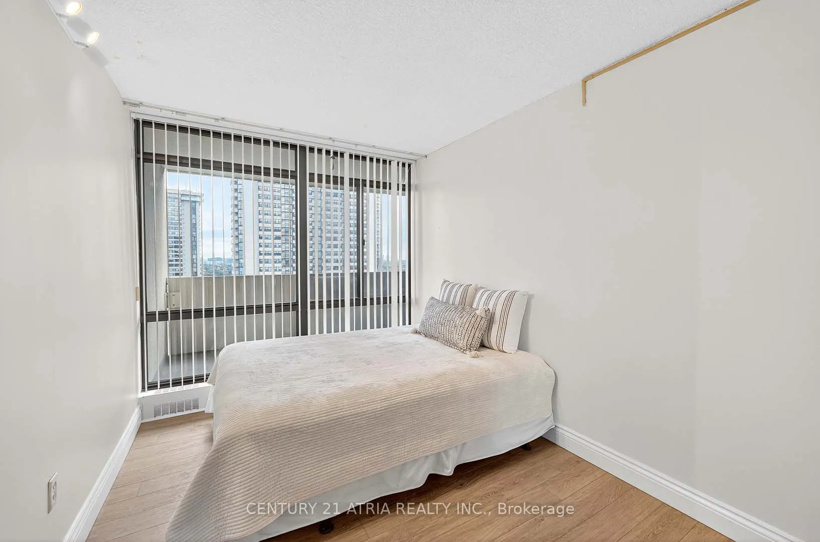 3300 Don Mills Road, #1804