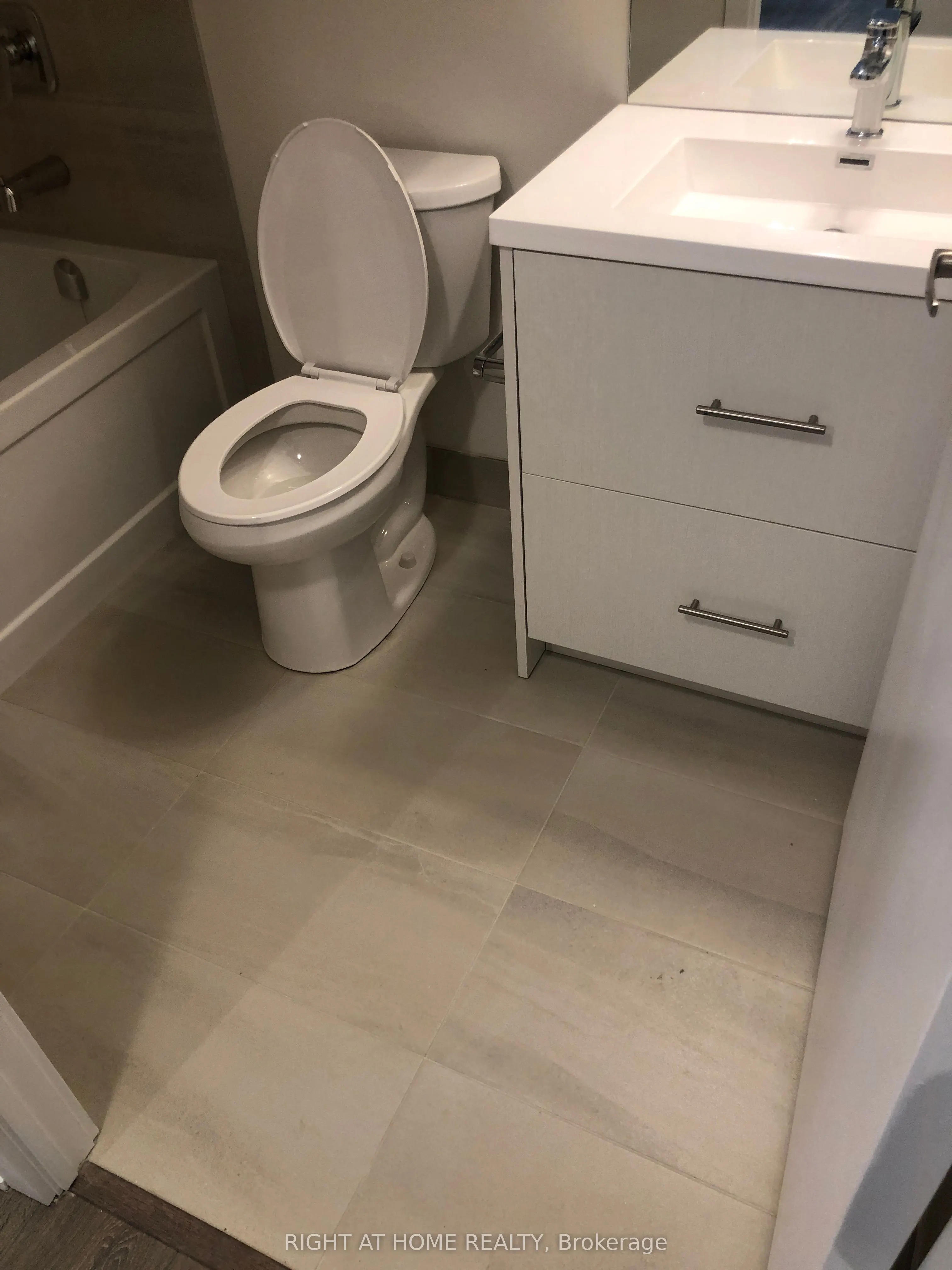 188 Fairview Mall Drive, #910