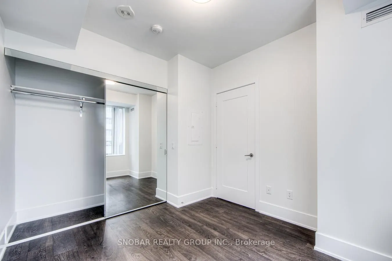 470 Front Street W, #814