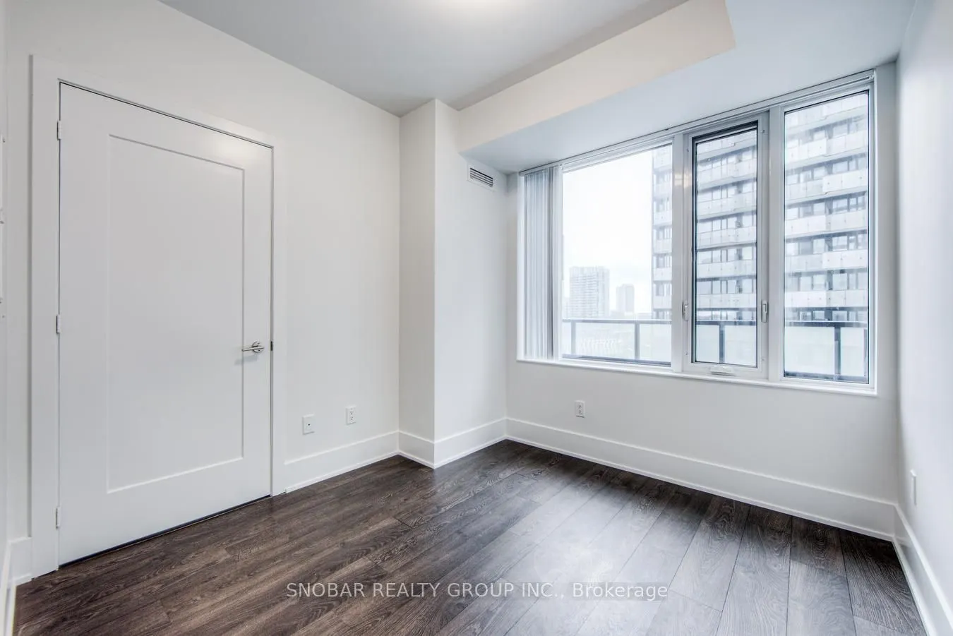 470 Front Street W, #814