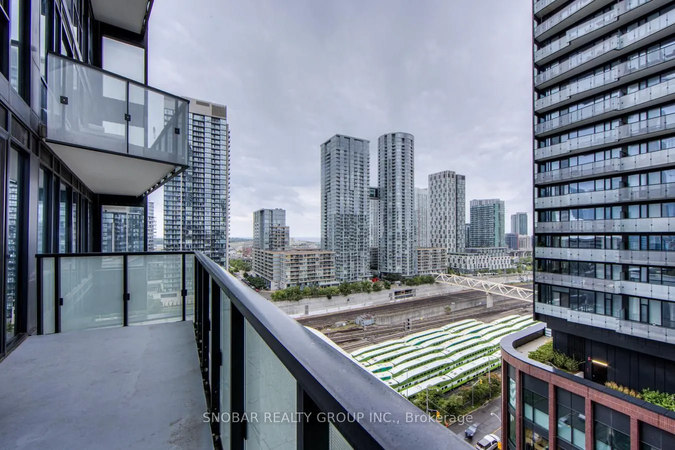 470 Front Street W, #814