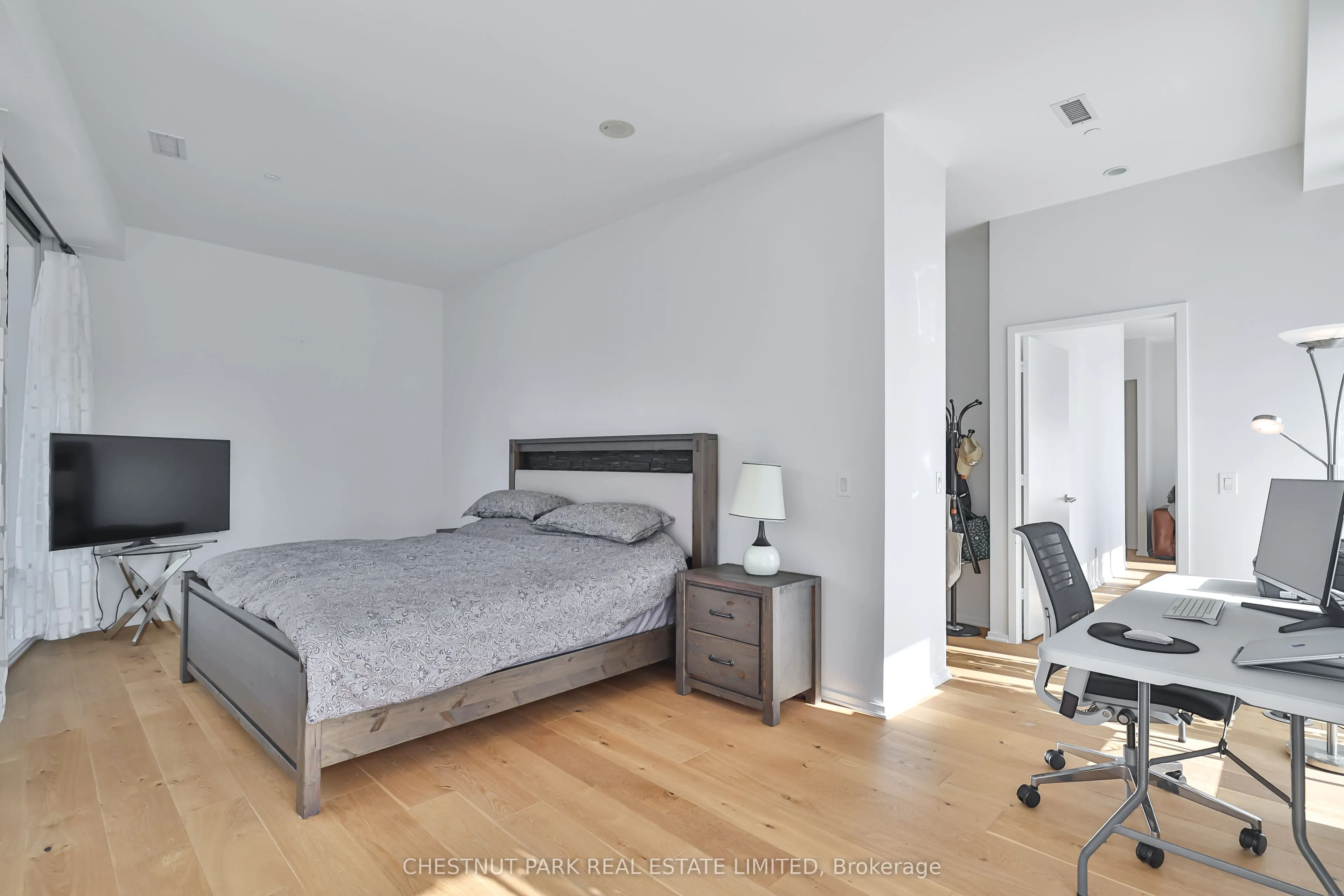 1 Bloor Street E, #511