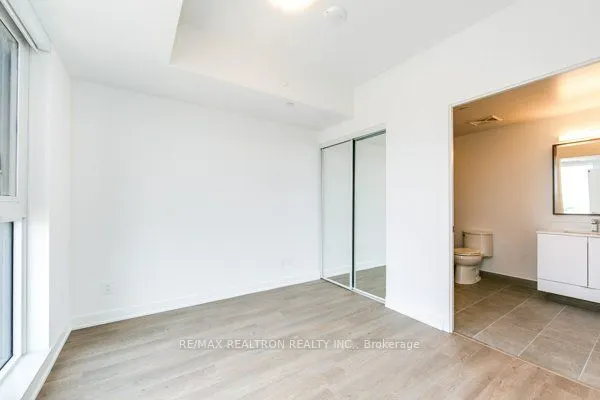 543 Richmond Street W, #02