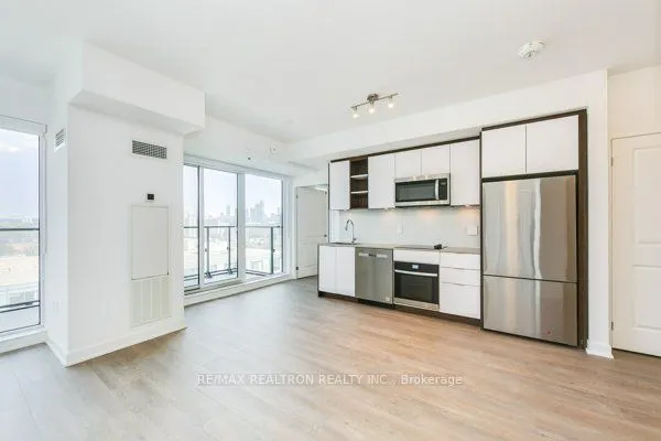 543 Richmond Street W, #02