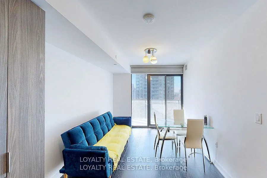 11 Wellesley Street W, #1107