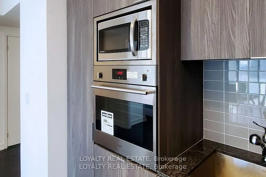 11 Wellesley Street W, #1107