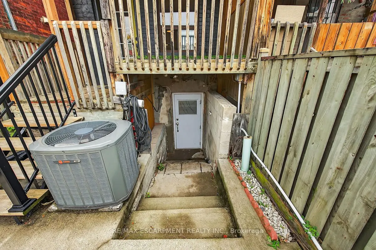 690 Dufferin Street