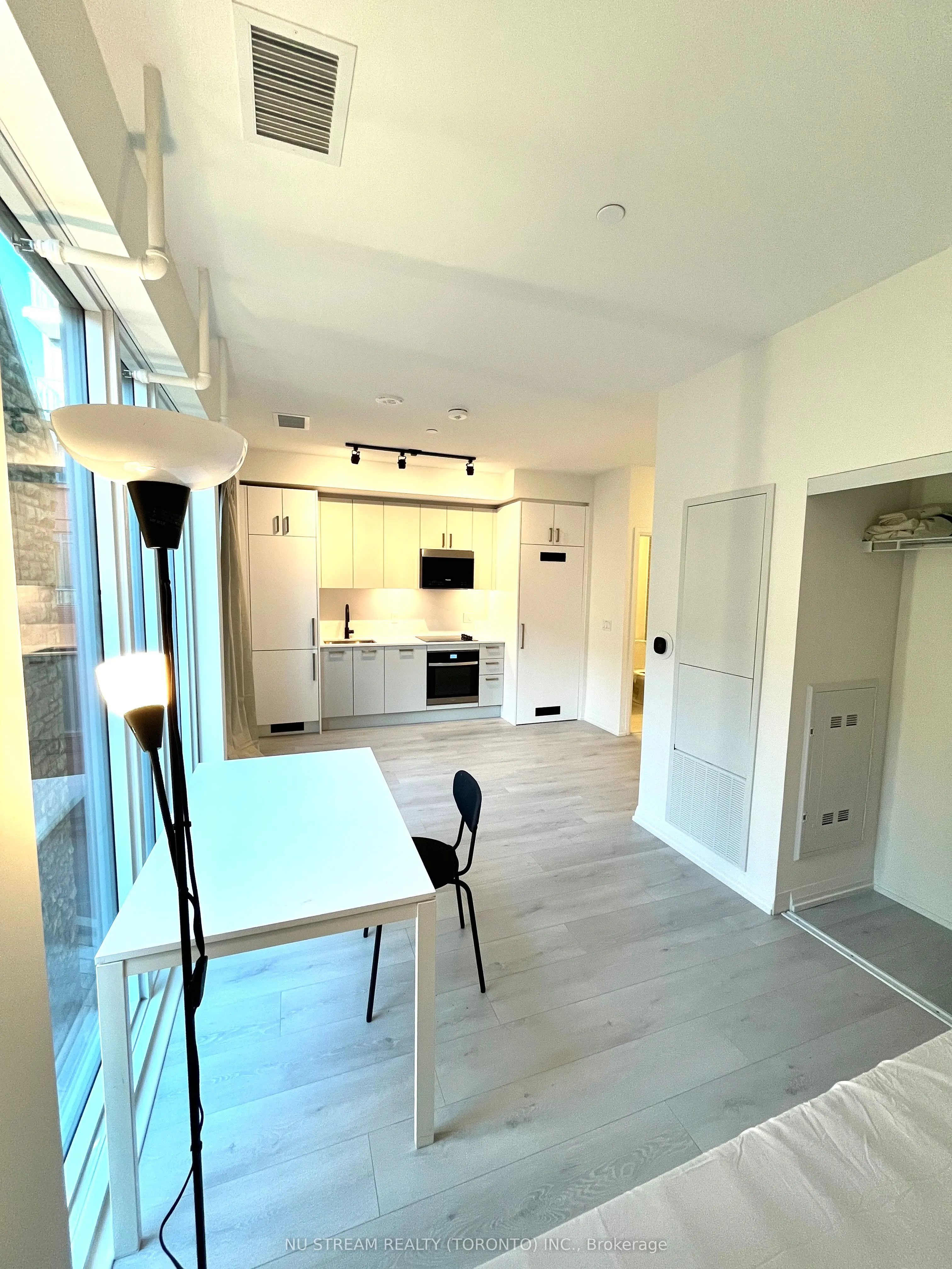 280 dundas street west Street W, #415