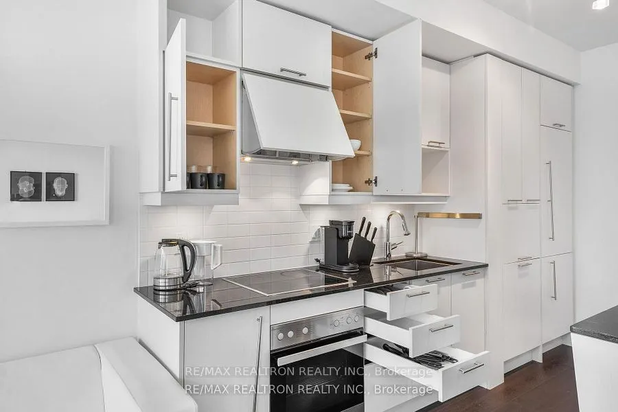 199 Richmond Street W, #1008