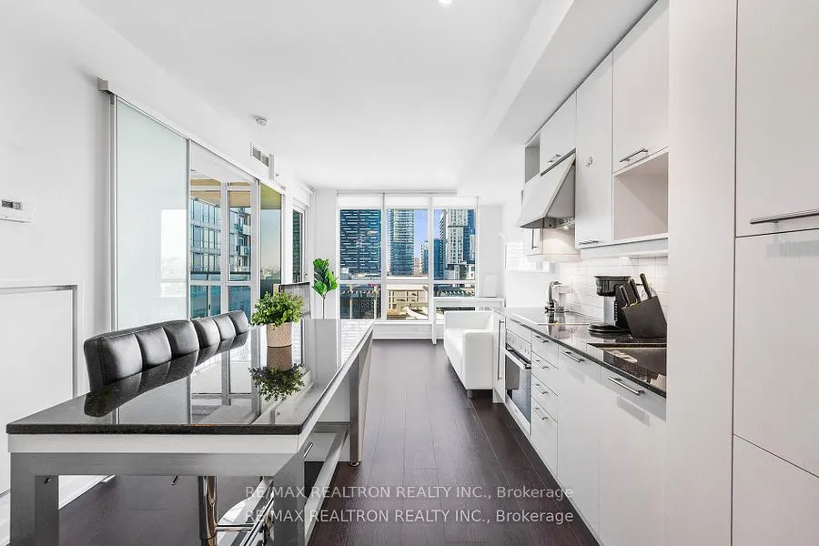 199 Richmond Street W, #1008