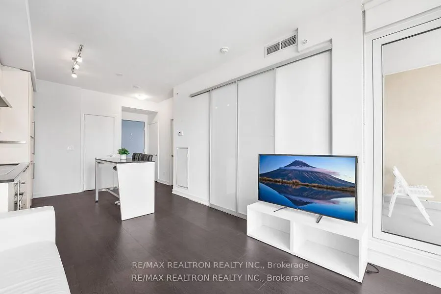 199 Richmond Street W, #1008