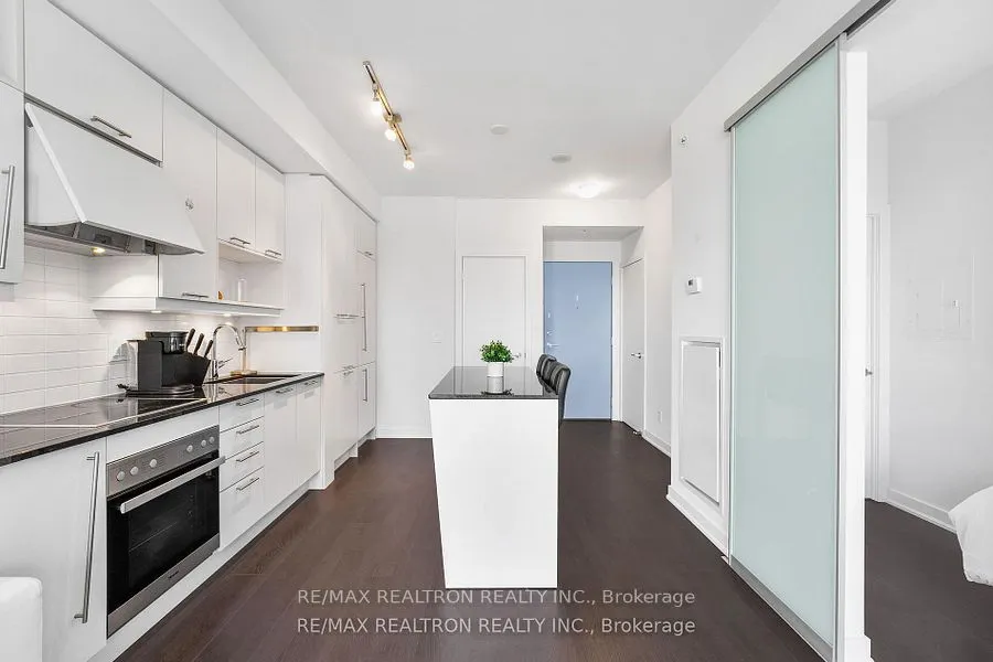 199 Richmond Street W, #1008