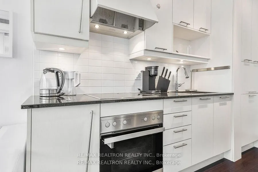 199 Richmond Street W, #1008