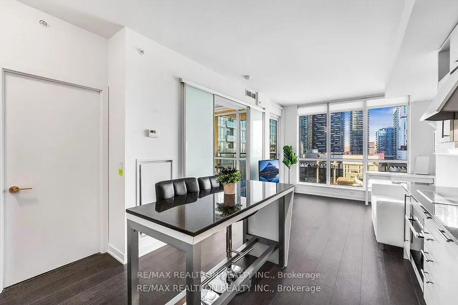 199 Richmond Street W, #1008