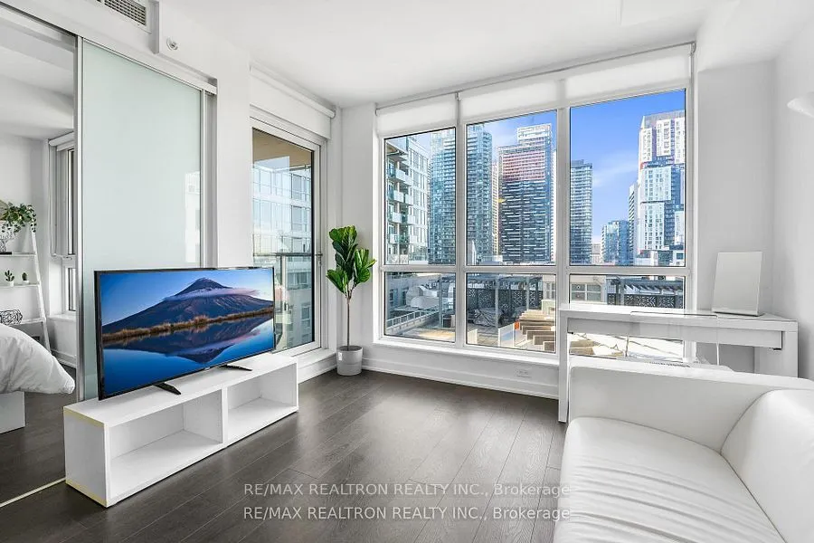 199 Richmond Street W, #1008
