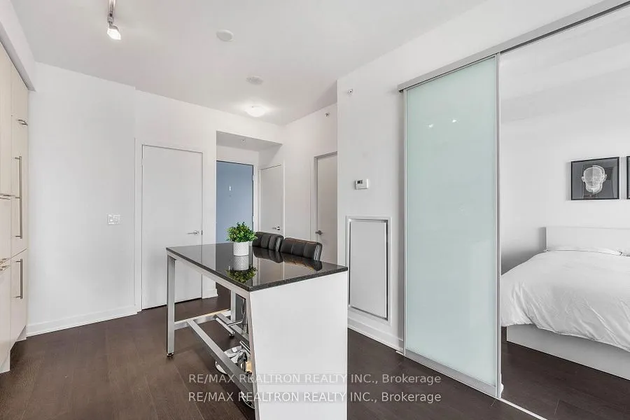 199 Richmond Street W, #1008
