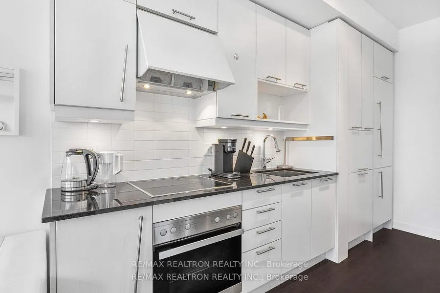199 Richmond Street W, #1008