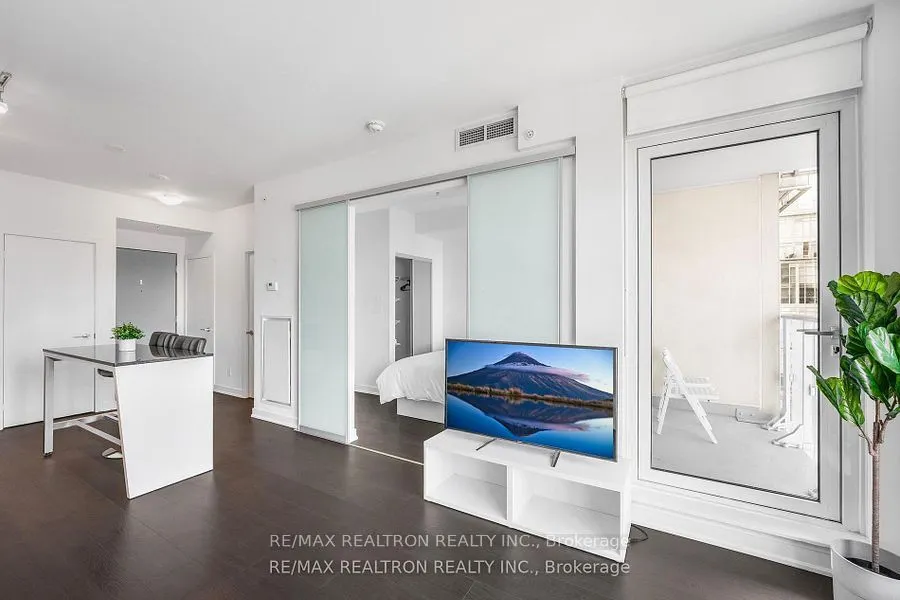 199 Richmond Street W, #1008