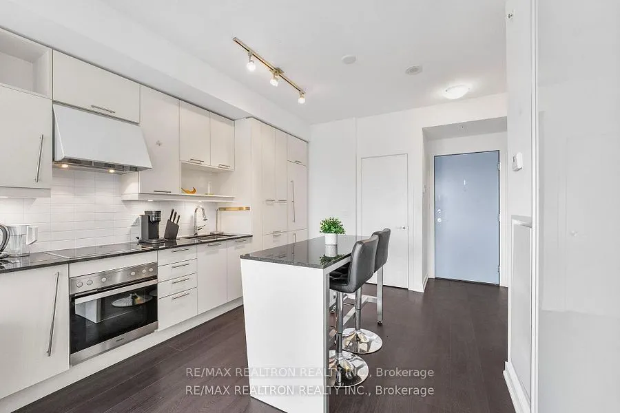 199 Richmond Street W, #1008