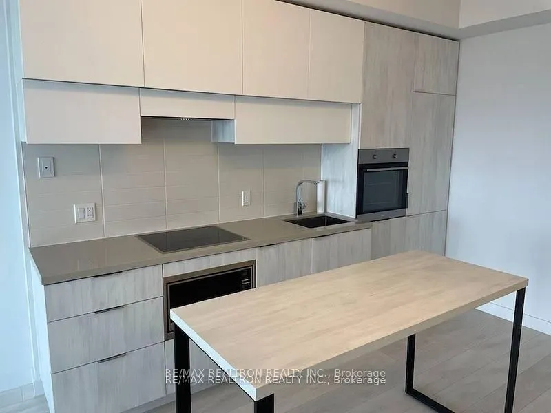 8 Eglinton Avenue E, #5606