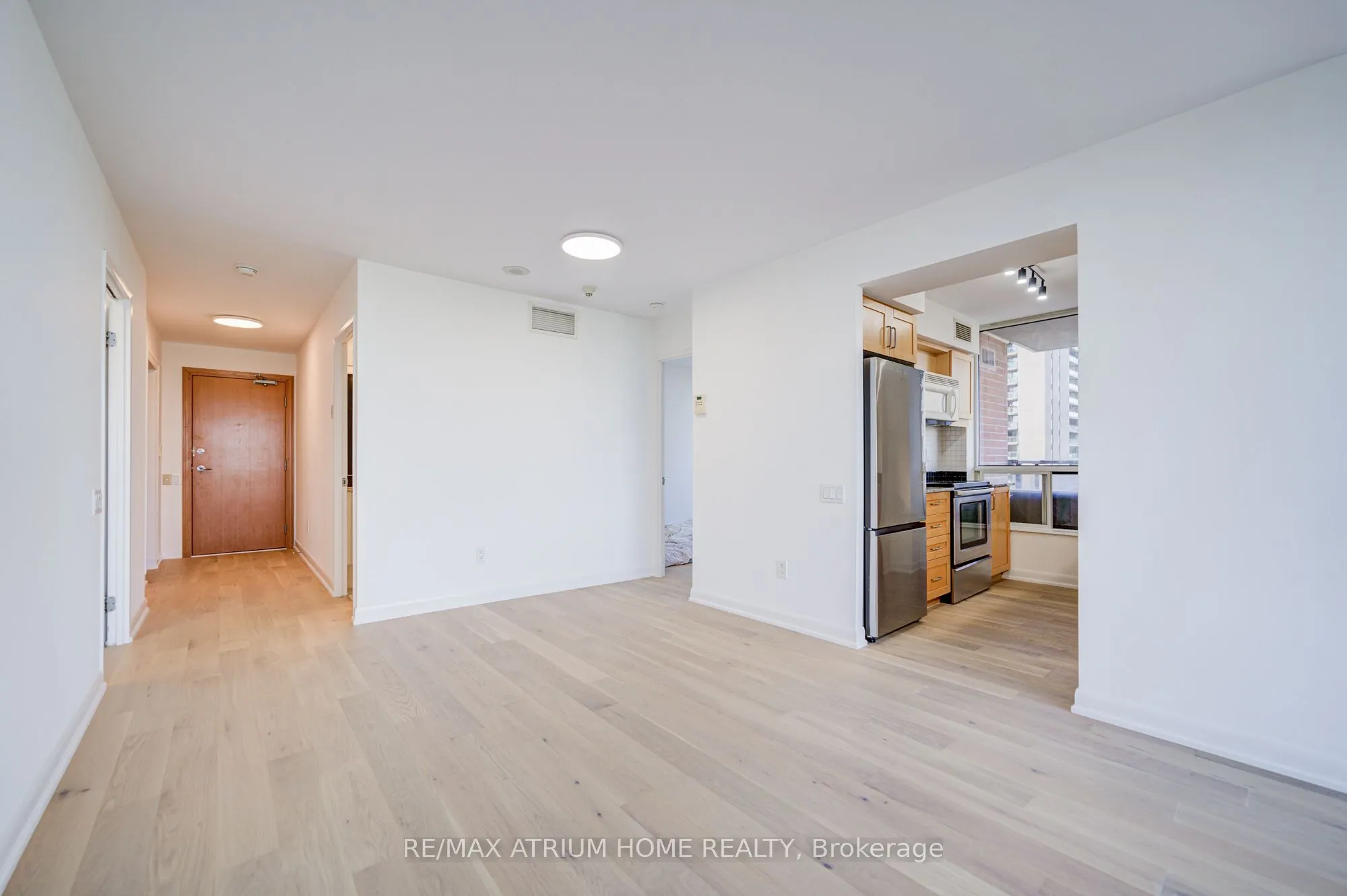 33 Sheppard Avenue E, #1810