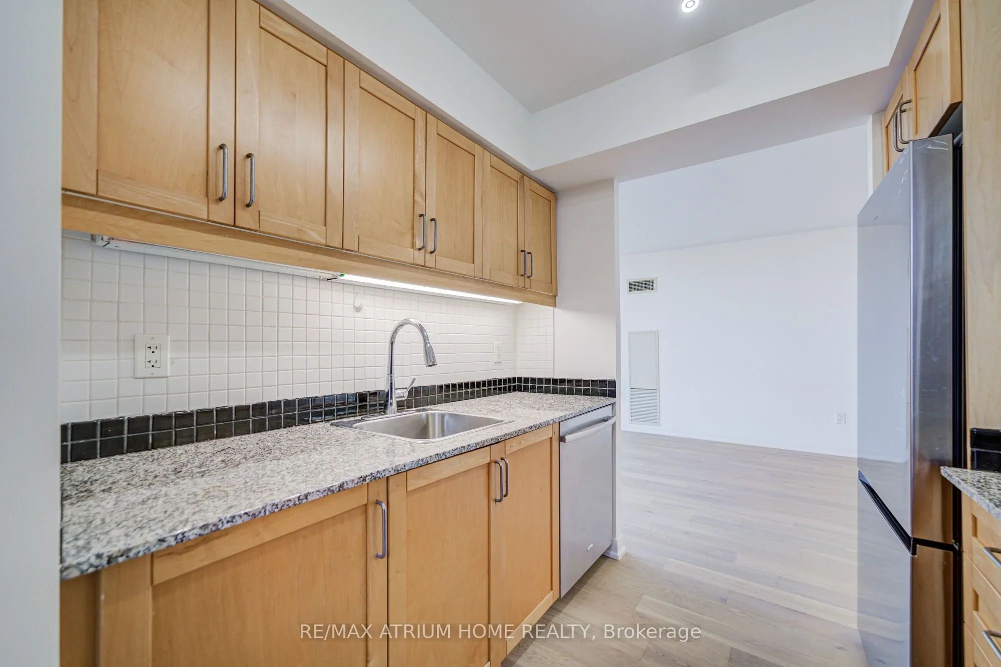 33 Sheppard Avenue E, #1810