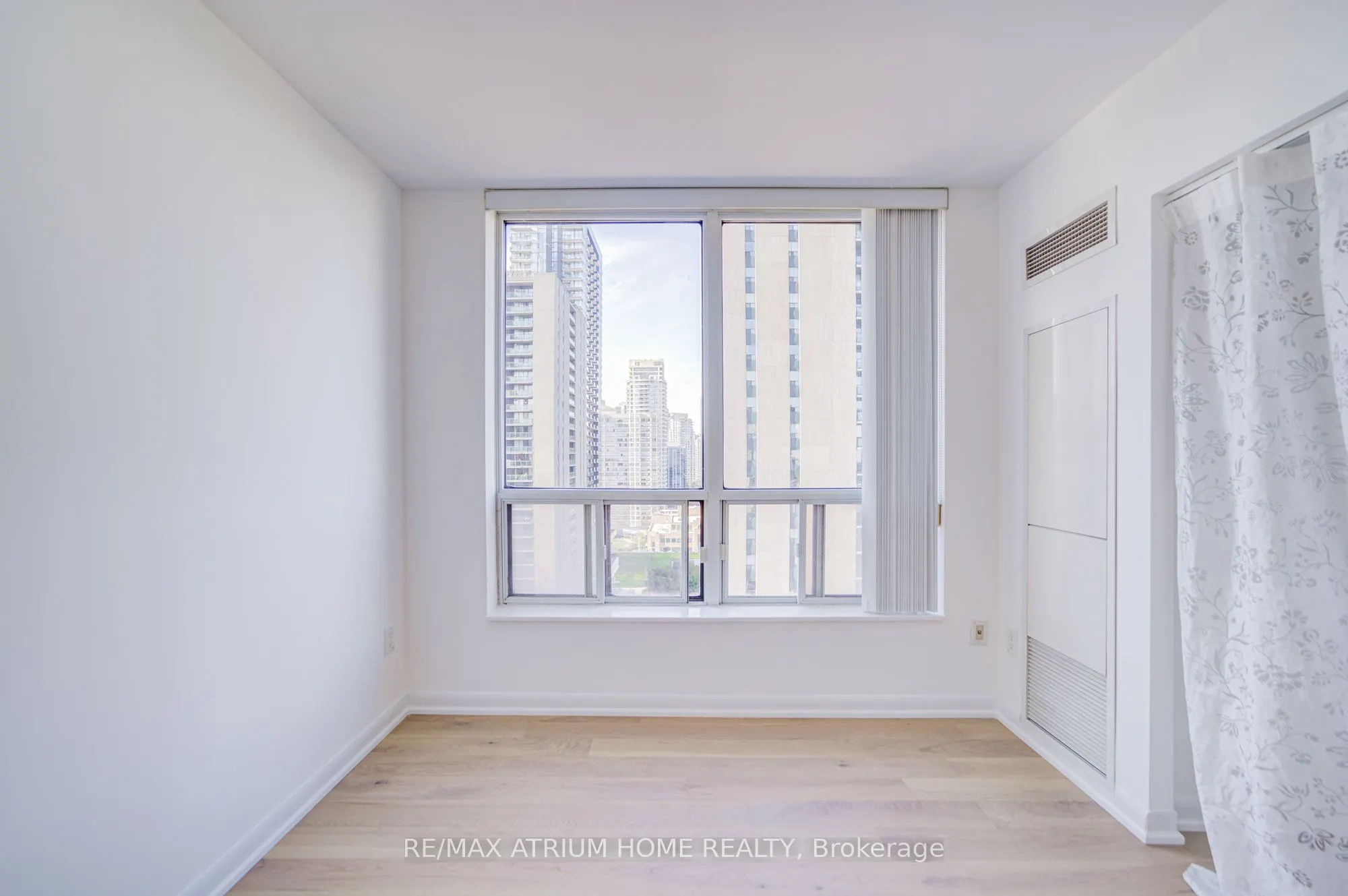 33 Sheppard Avenue E, #1810