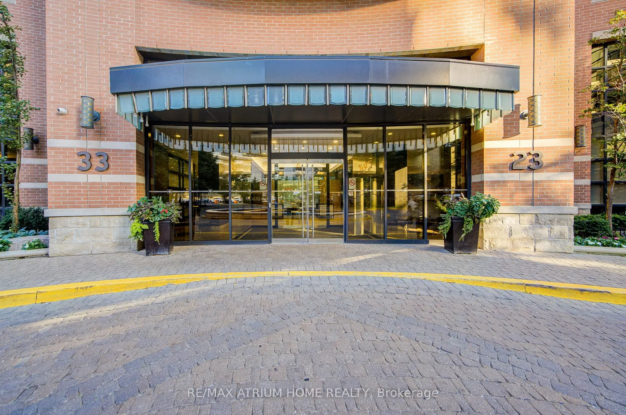 33 Sheppard Avenue E, #1810