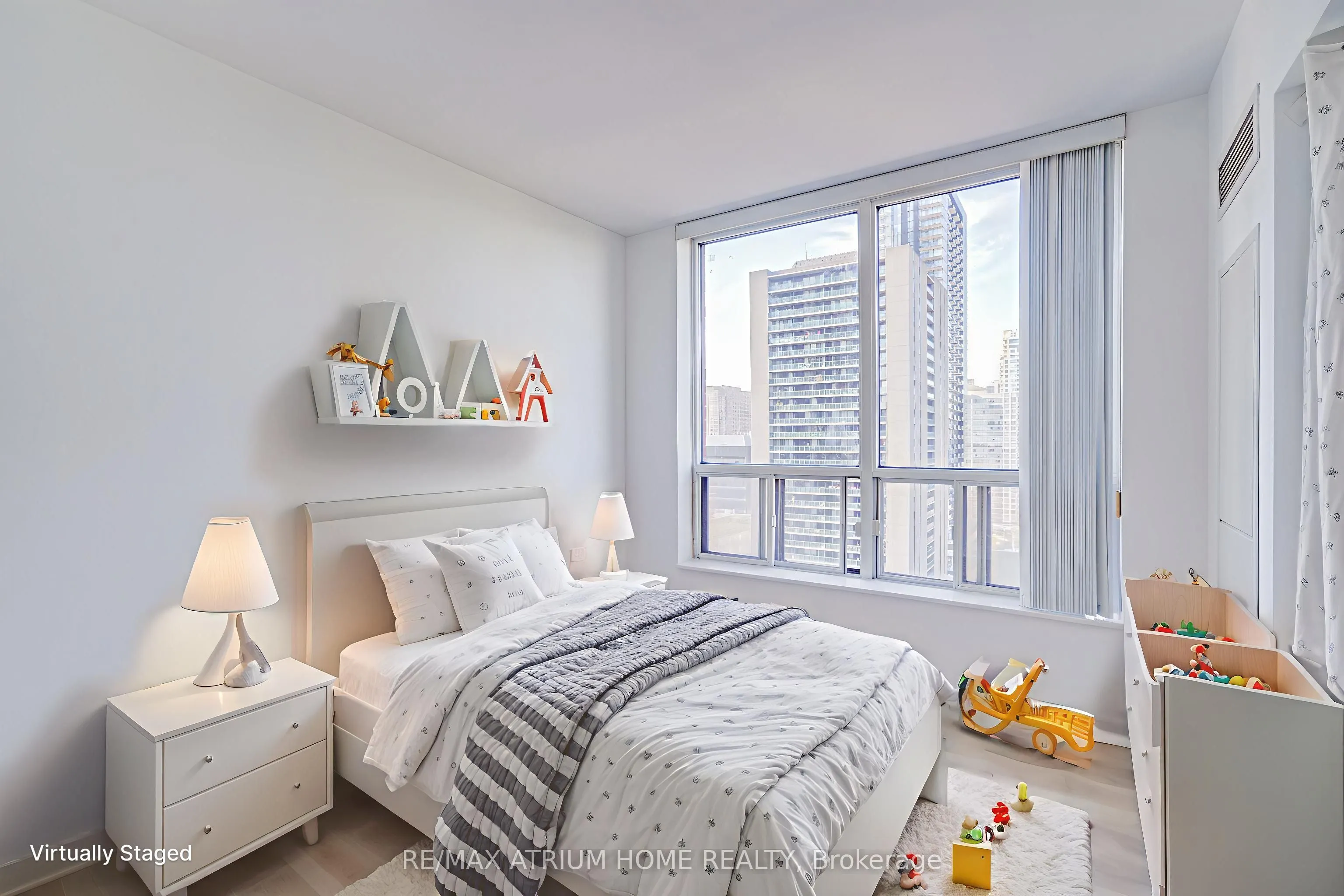 33 Sheppard Avenue E, #1810