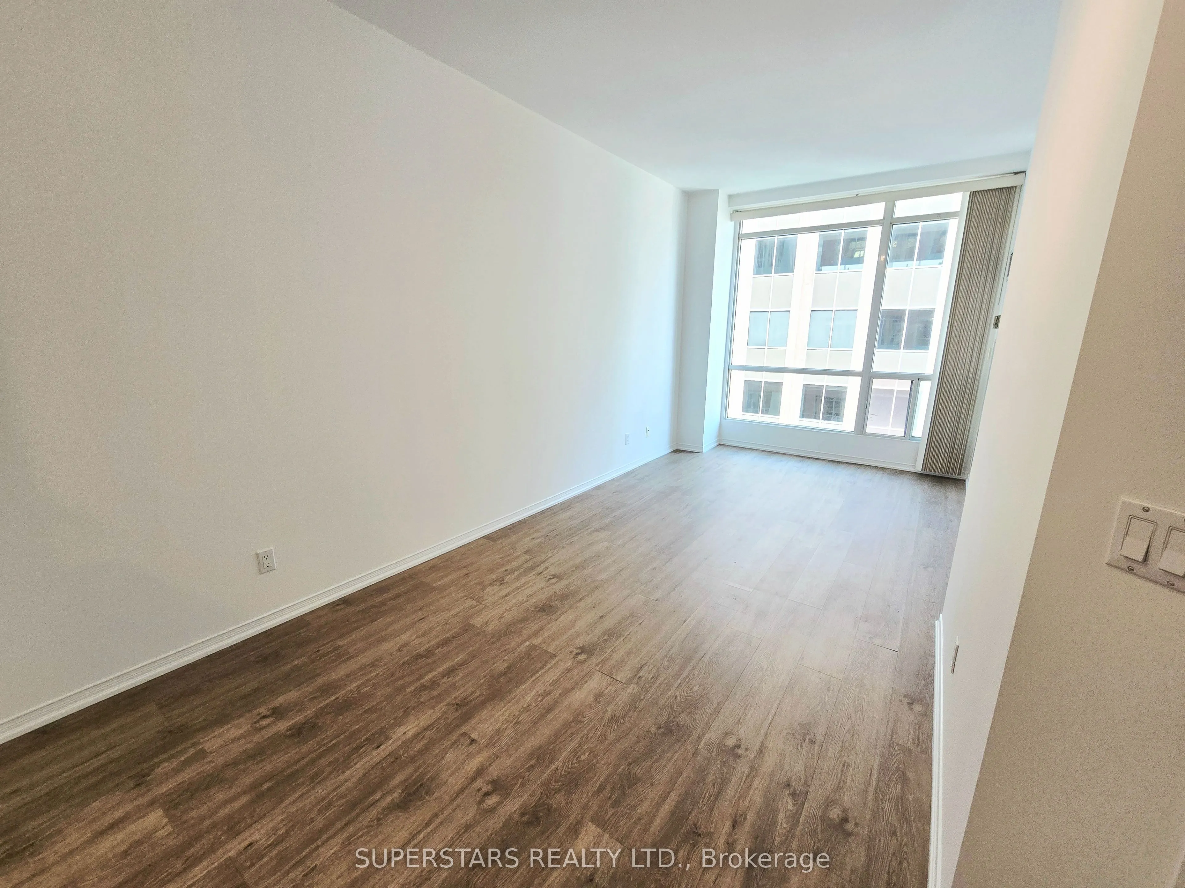 7 King Street E, #1712
