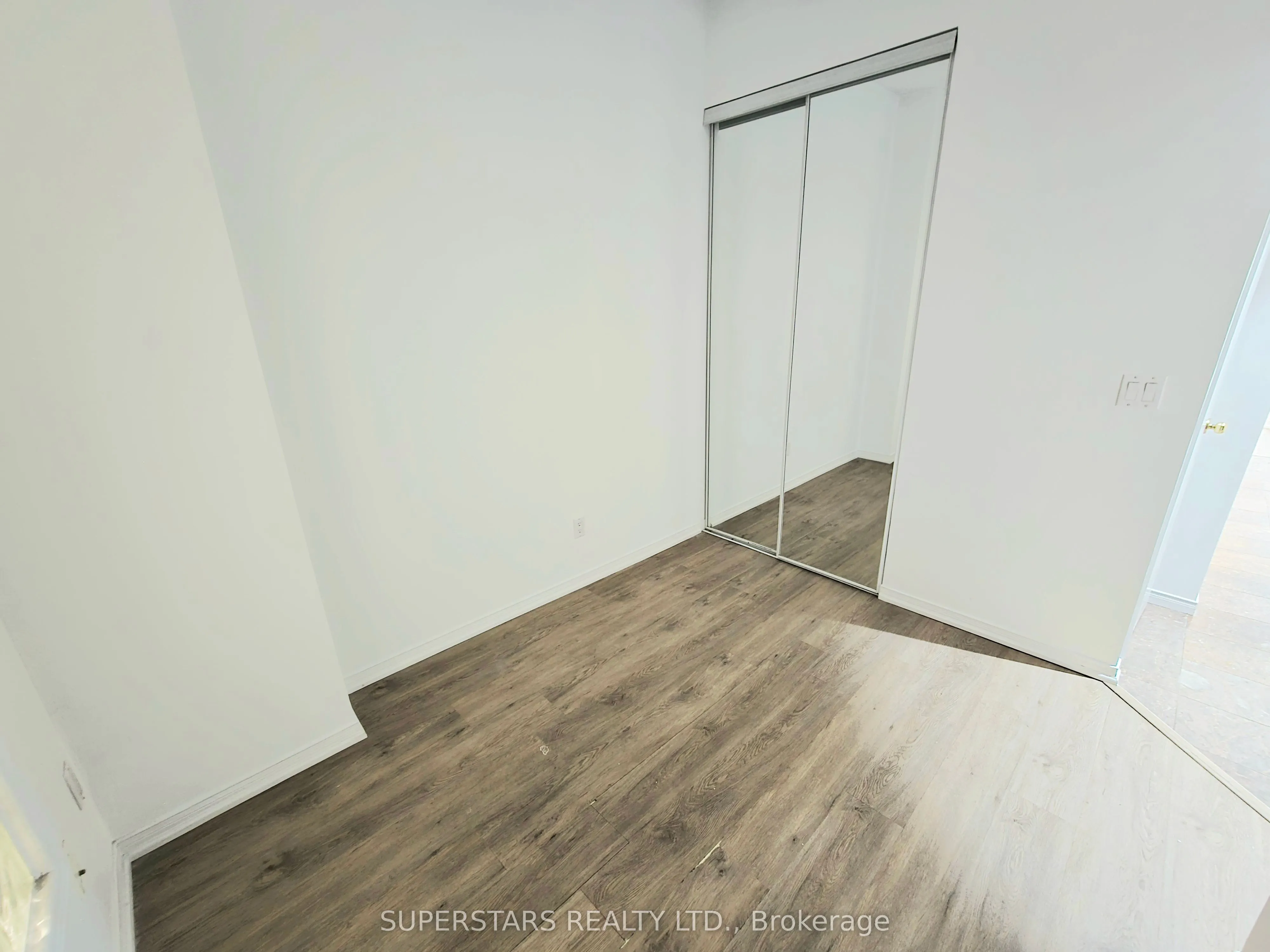 7 King Street E, #1712