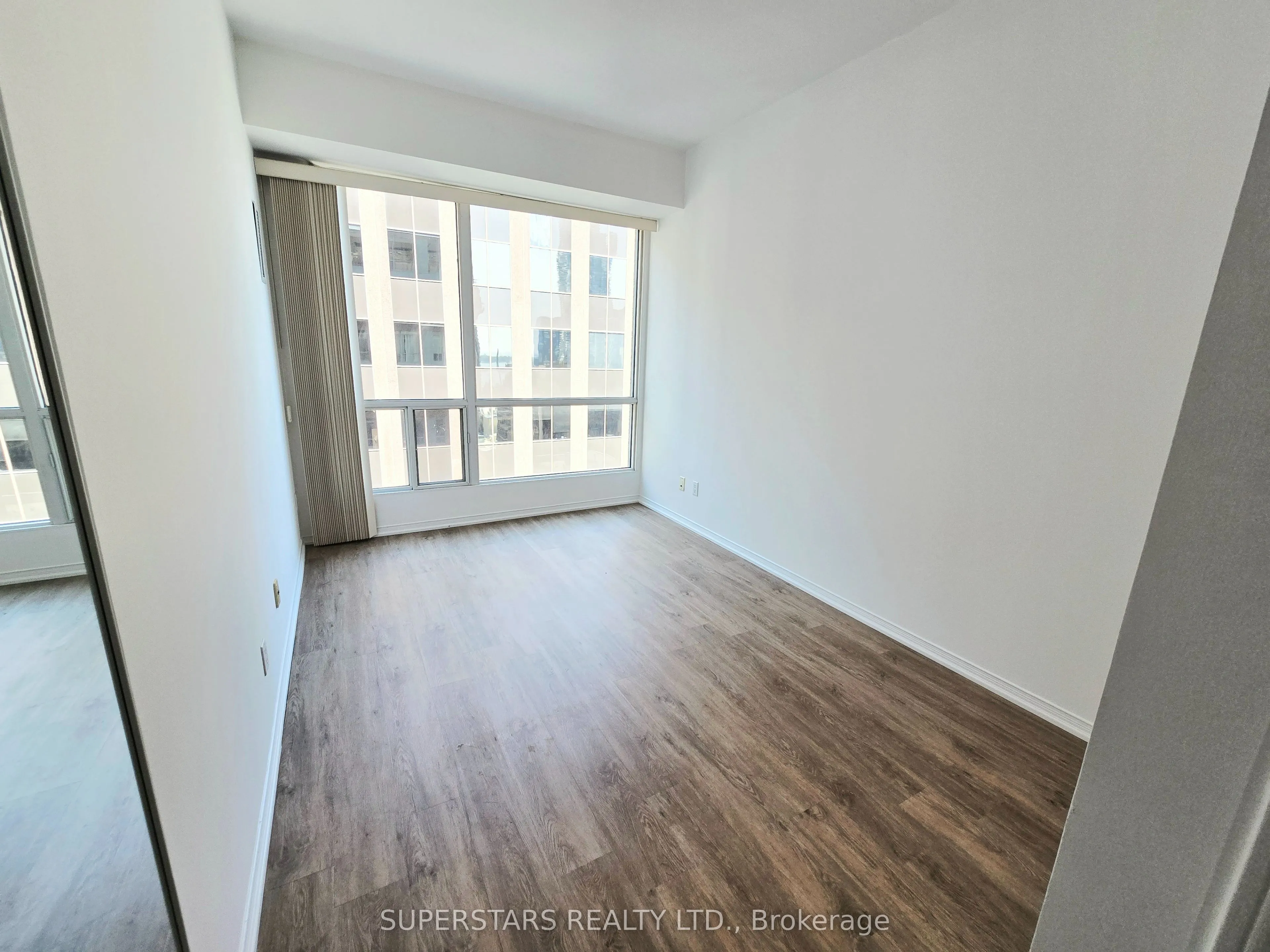 7 King Street E, #1712