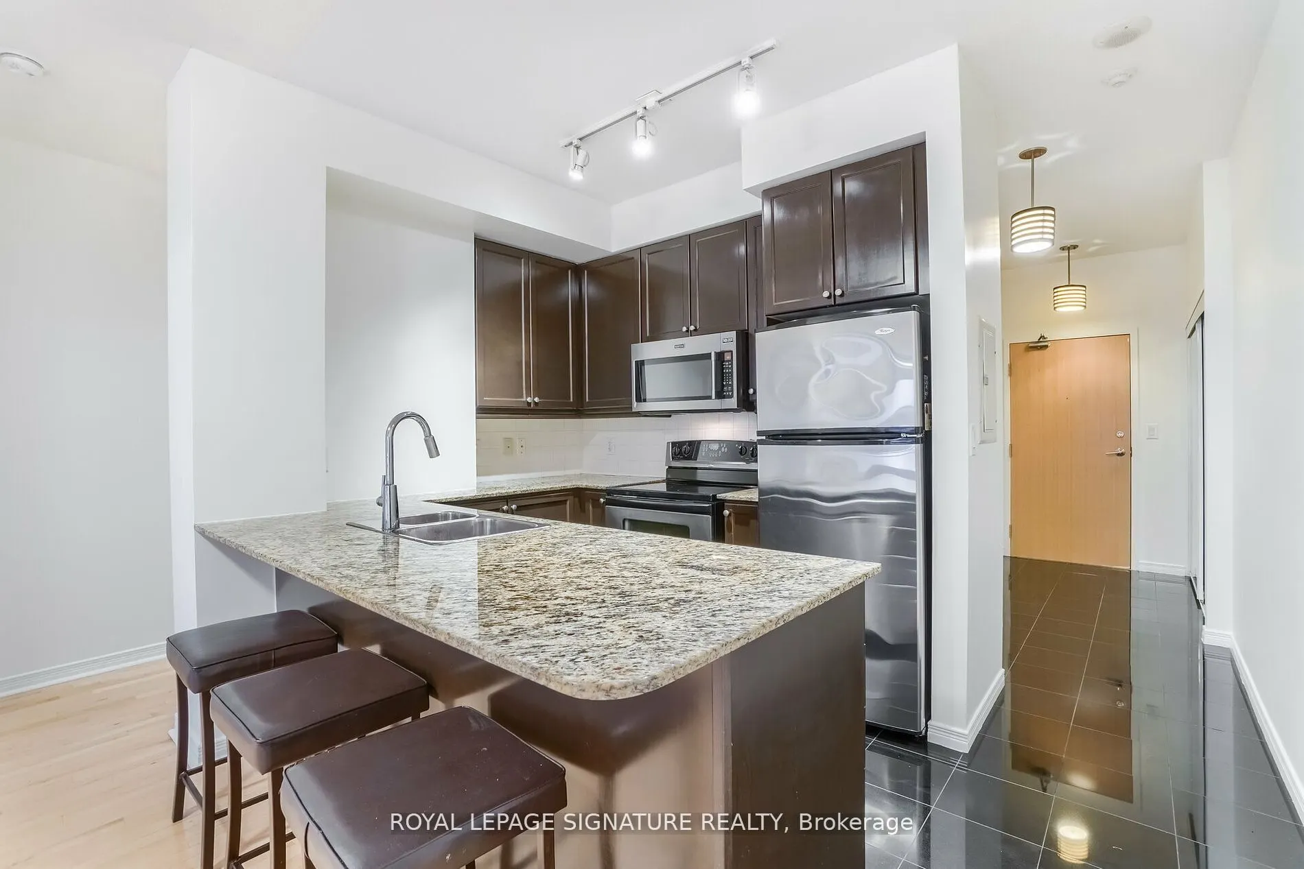 736 Spadina Avenue, #403