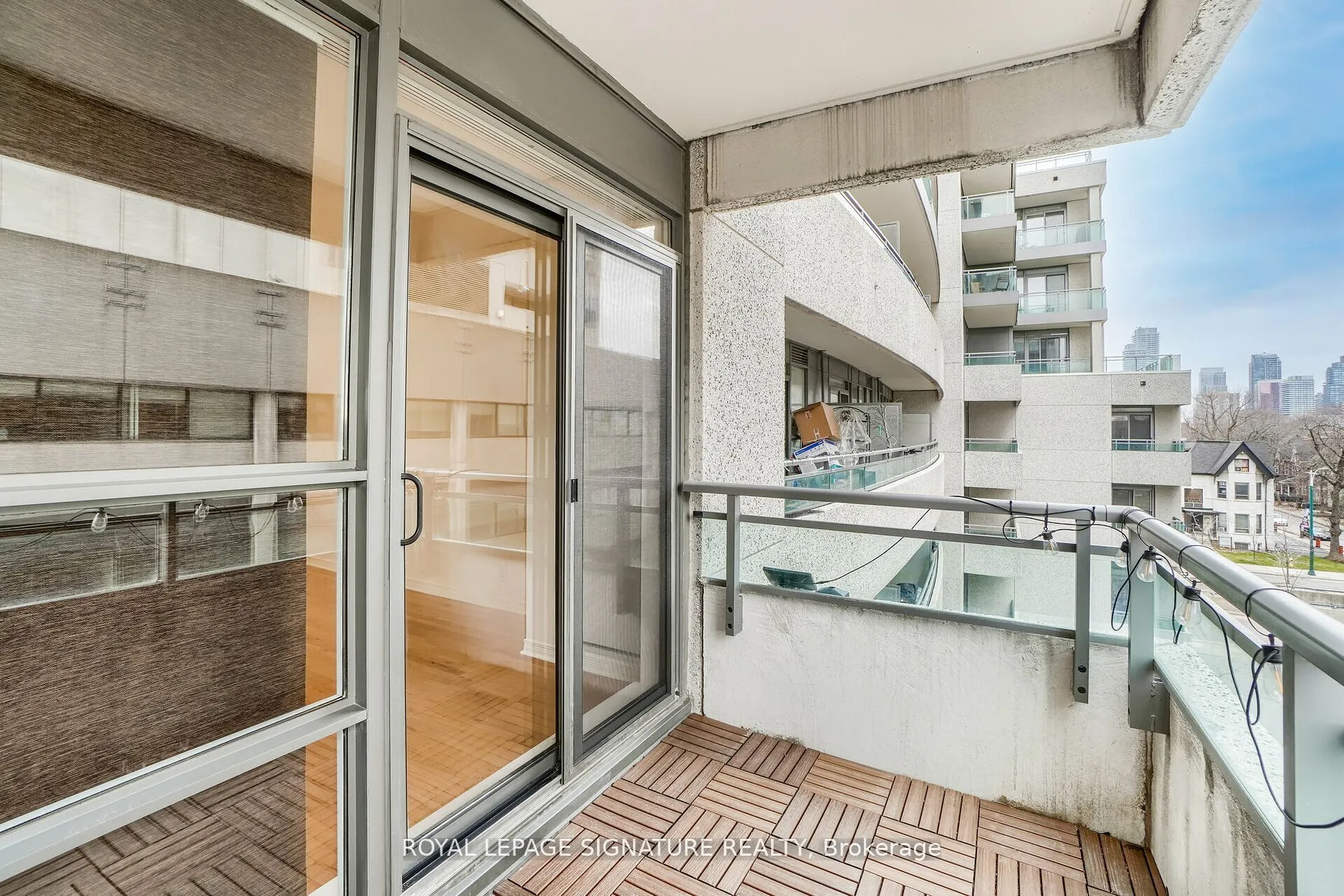 736 Spadina Avenue, #403